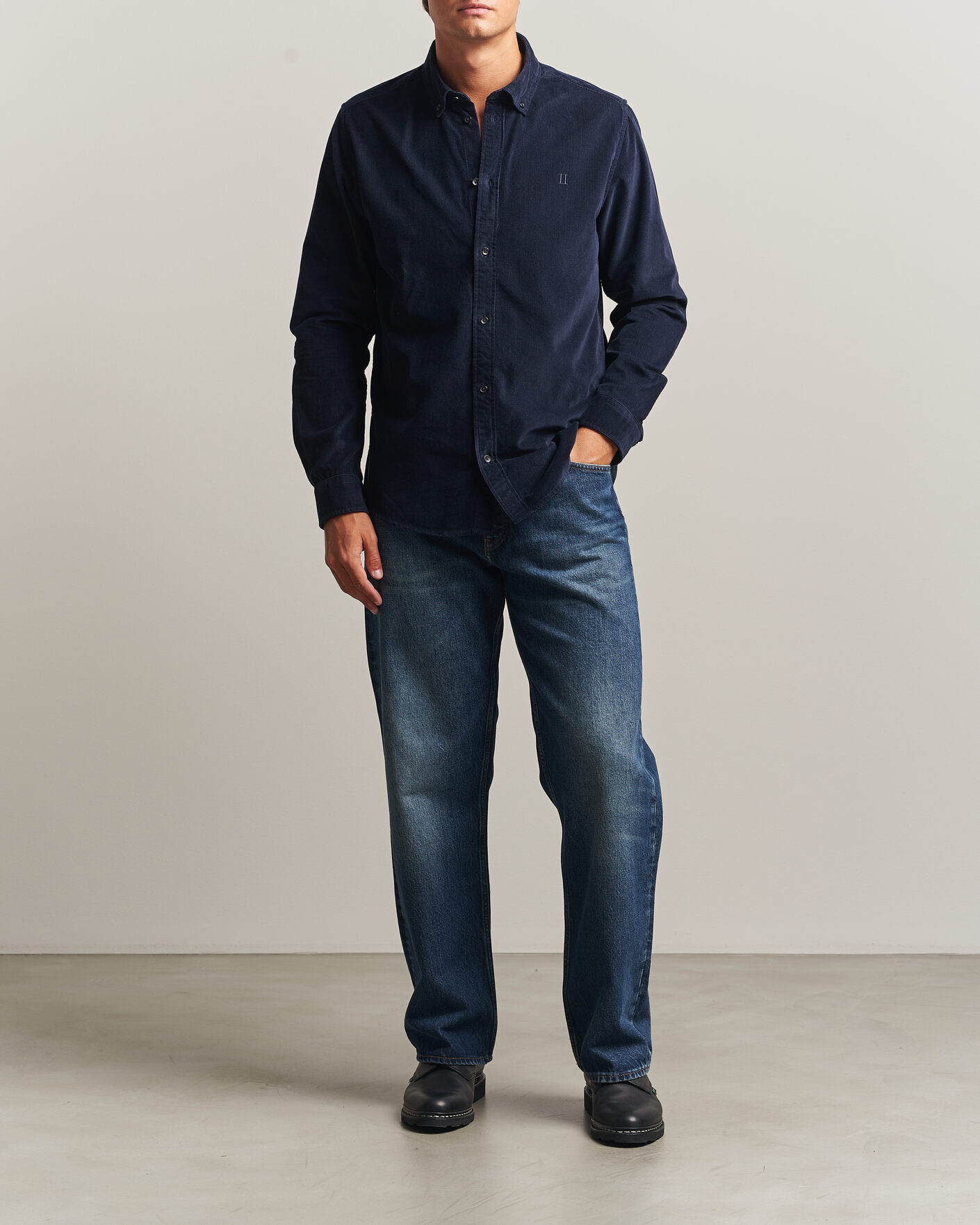 Homme | Chemises | LES DEUX | Pinwale Corduroy Shirt Dark Navy