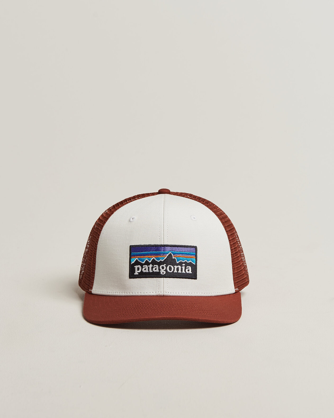 Homme | Bobs Et Casquettes | Patagonia | P-6 Logo Trucker Hat White/Red