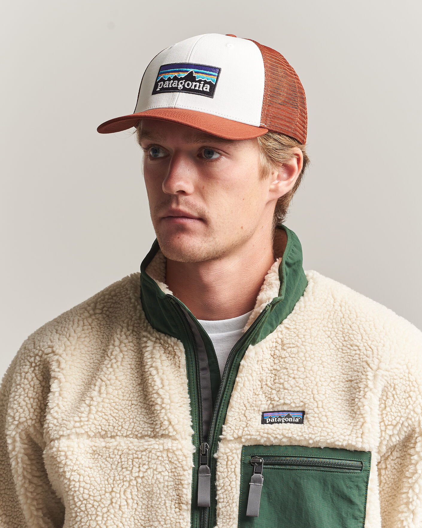 Homme | Bobs Et Casquettes | Patagonia | P-6 Logo Trucker Hat White/Red