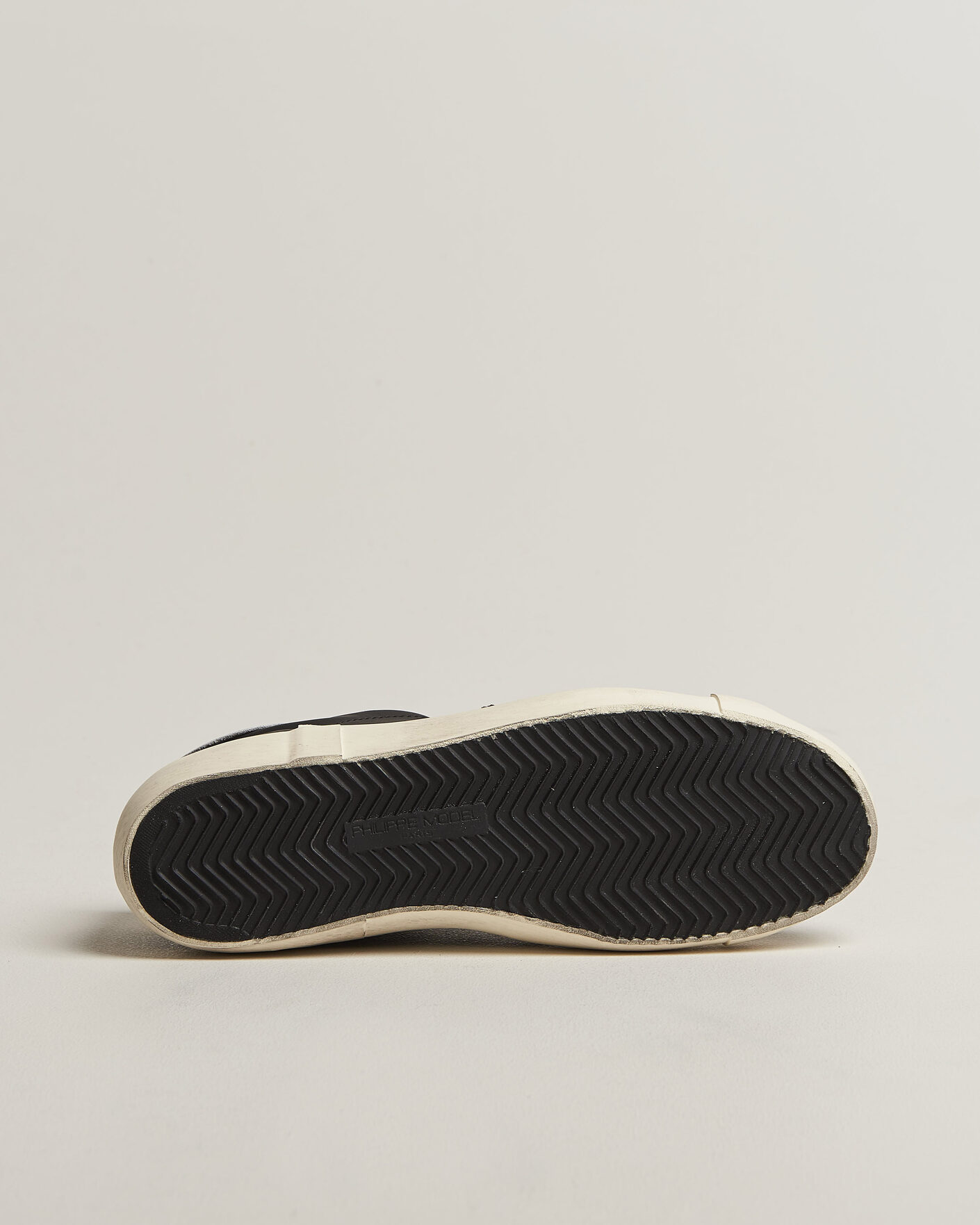 Homme | Baskets | Philippe Model | PRSX Low Top Suede Sneaker Black/White