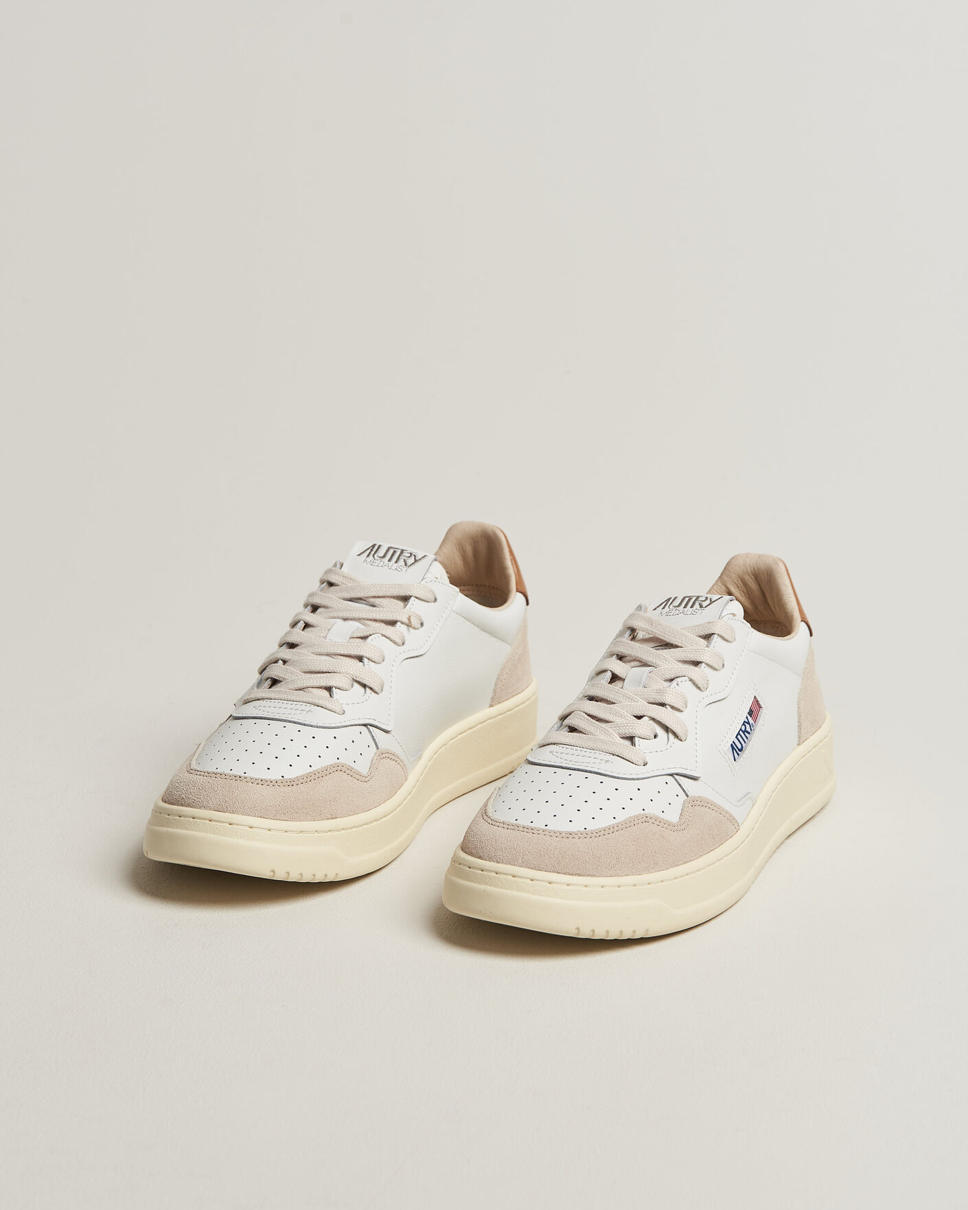 Homme | Baskets | Autry | Medalist Low Leather/Suede Sneaker White/Lion