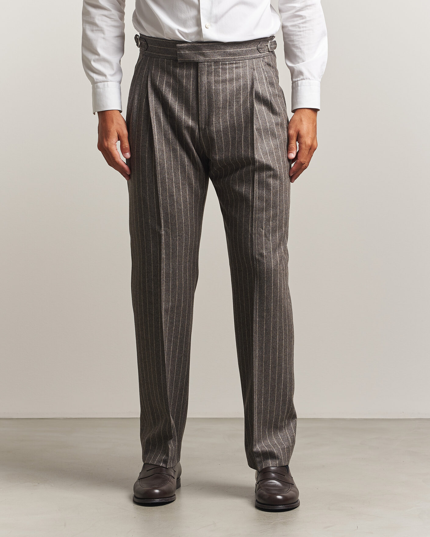 Homme | Pantalons | Tiger of Sweden | Theo Wool Pleated Pinstriped Trousers Grey Brown