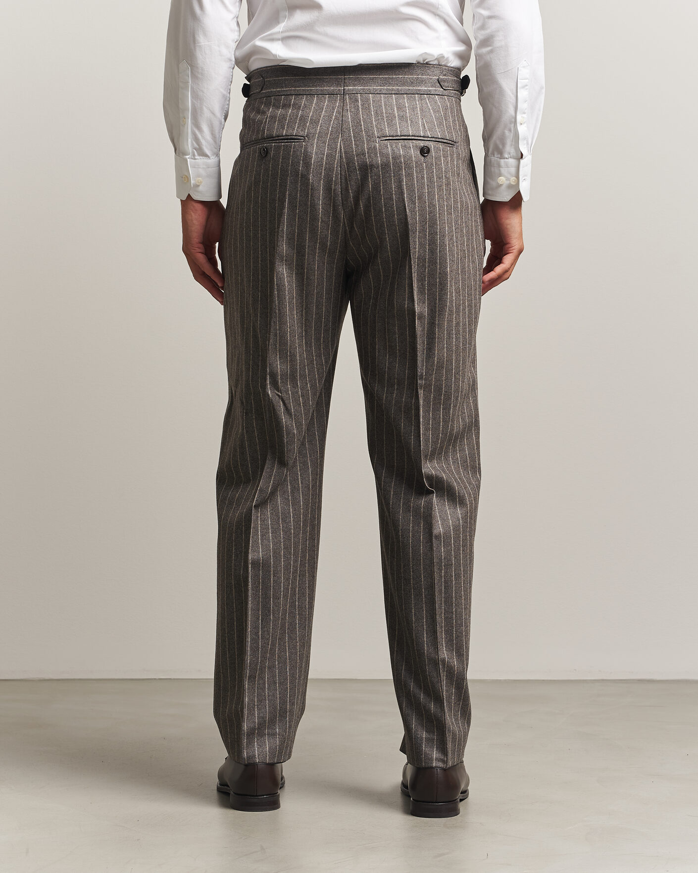 Homme | Pantalons | Tiger of Sweden | Theo Wool Pleated Pinstriped Trousers Grey Brown
