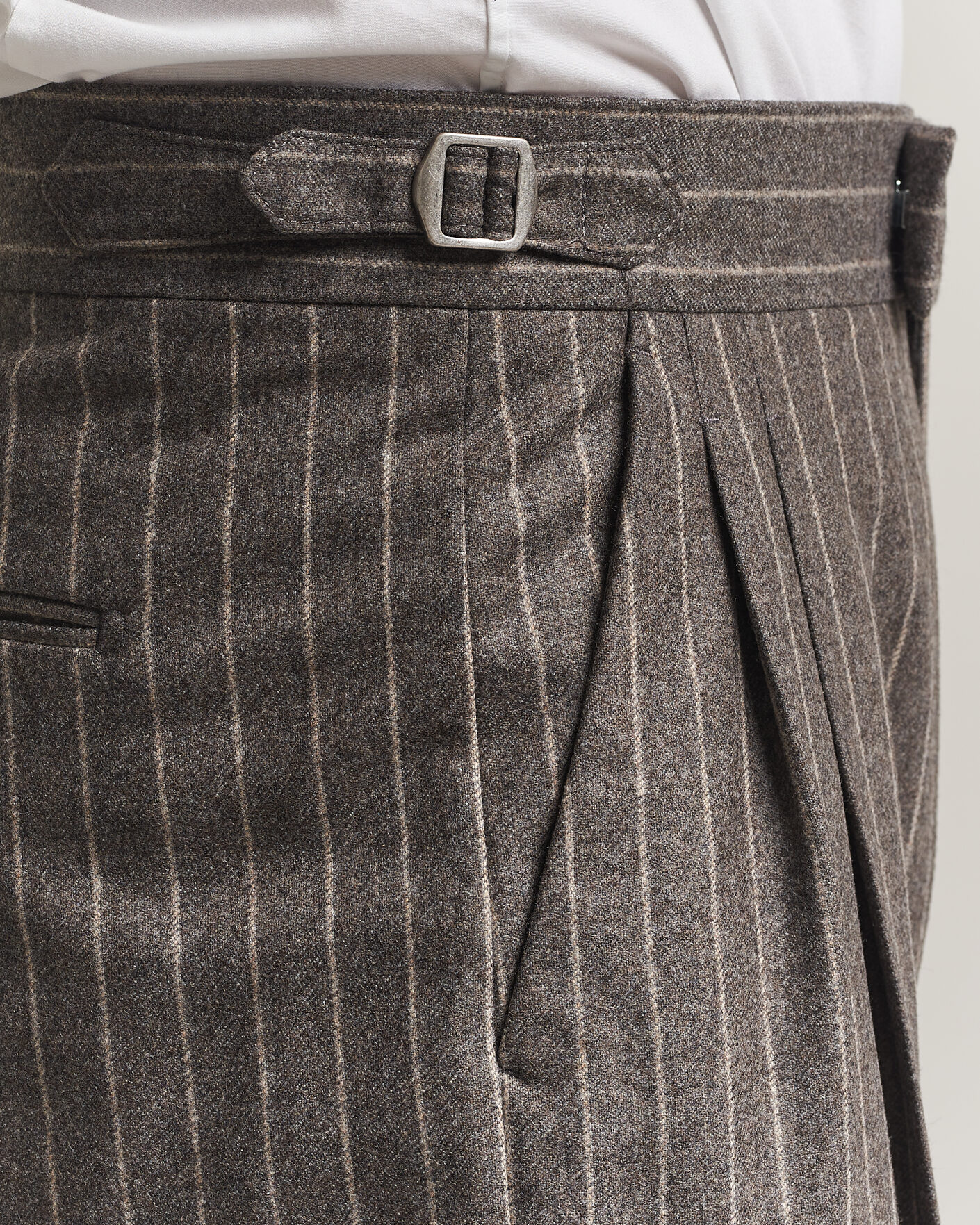 Homme | Pantalons | Tiger of Sweden | Theo Wool Pleated Pinstriped Trousers Grey Brown