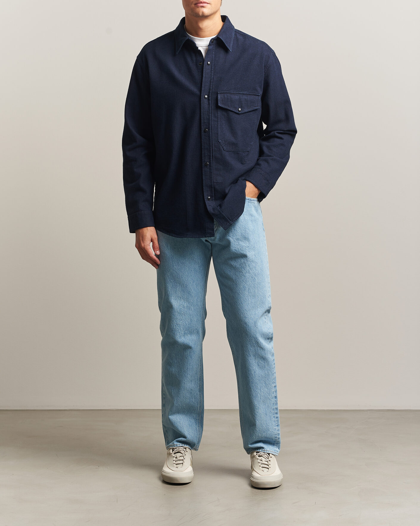 Homme | Jeans | Stone Island | Regular Straight Fit Indigo Jeans Blue Light Wash