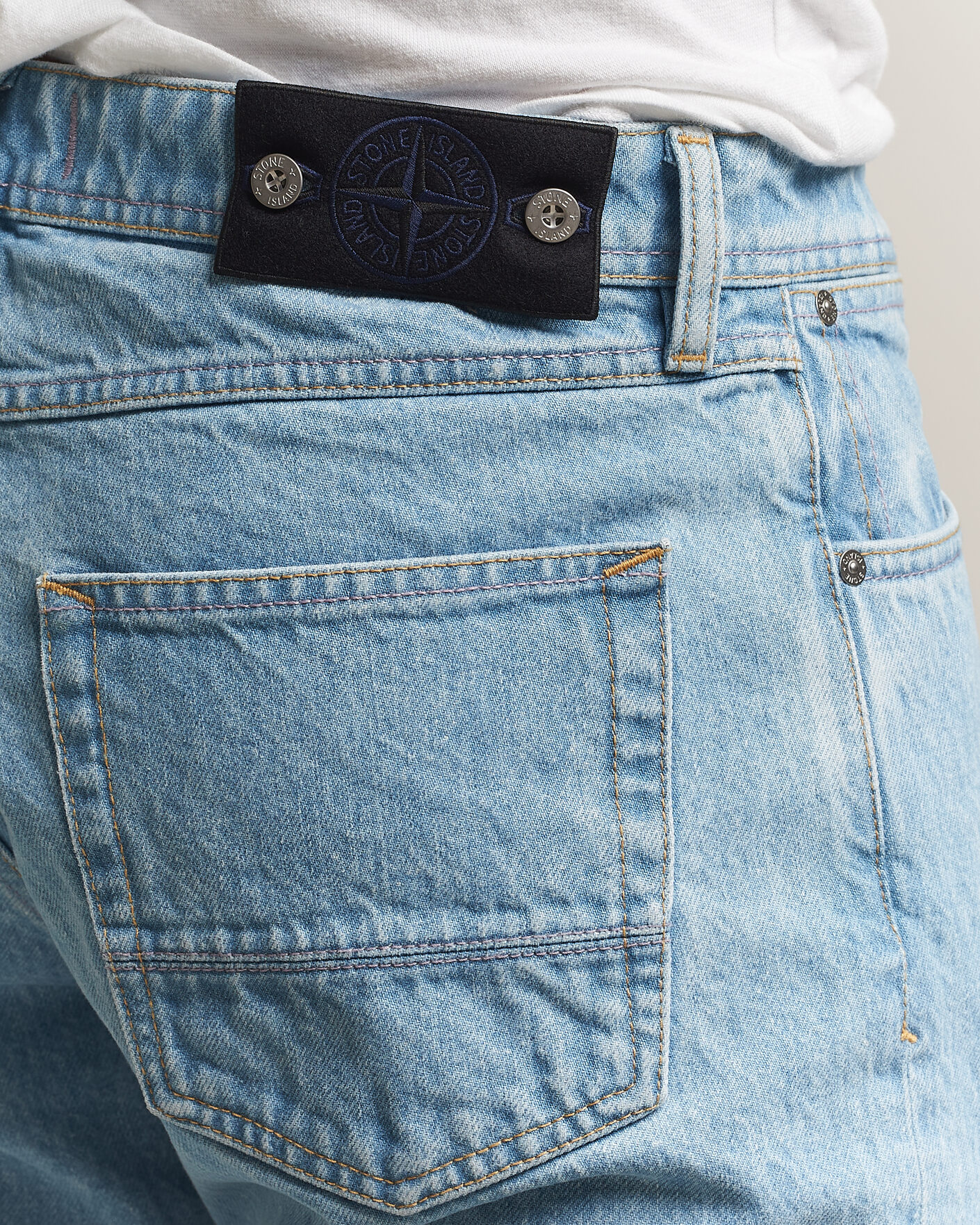 Homme | Jeans | Stone Island | Regular Straight Fit Indigo Jeans Blue Light Wash