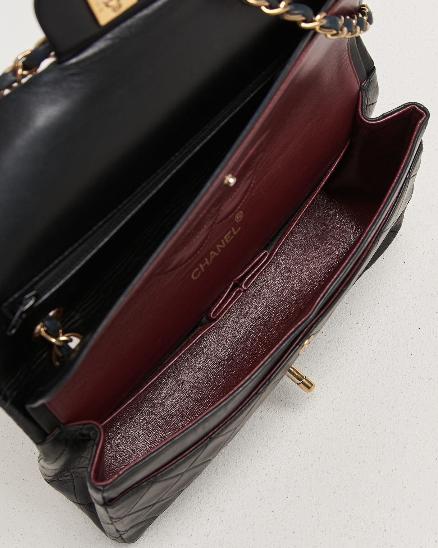 Homme | Pre-Owned & Vintage Bags | Chanel Pre-Owned | Classic Medium Double Flap Bag Lambskin Black