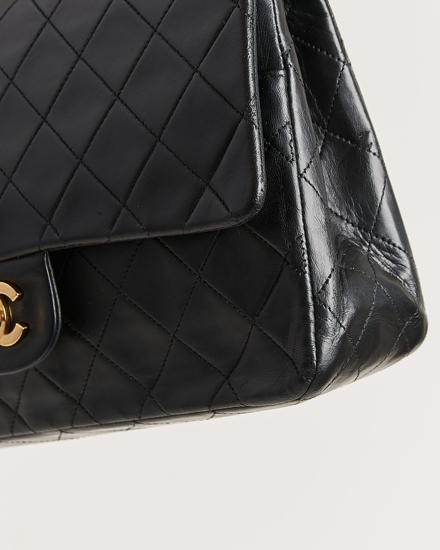 Homme | Pre-Owned & Vintage Bags | Chanel Pre-Owned | Classic Medium Double Flap Bag Lambskin Black