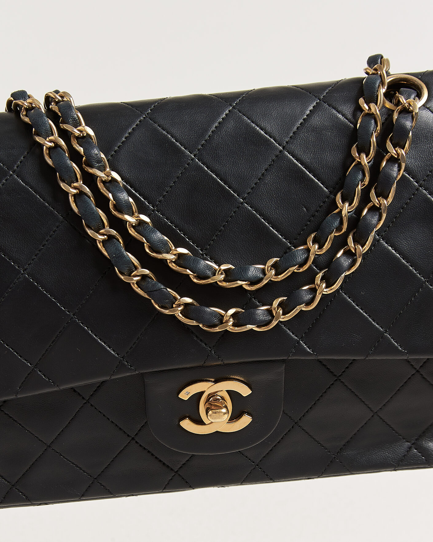 Homme | Pre-Owned & Vintage Bags | Chanel Pre-Owned | Classic Medium Double Flap Bag Lambskin Black