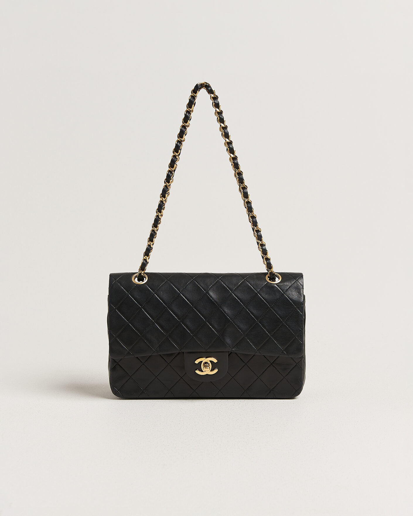 Homme | Chanel Pre-Owned Classic Medium Double Flap Bag Lambskin Black | Chanel Pre-Owned | Classic Medium Double Flap Bag Lambskin Black