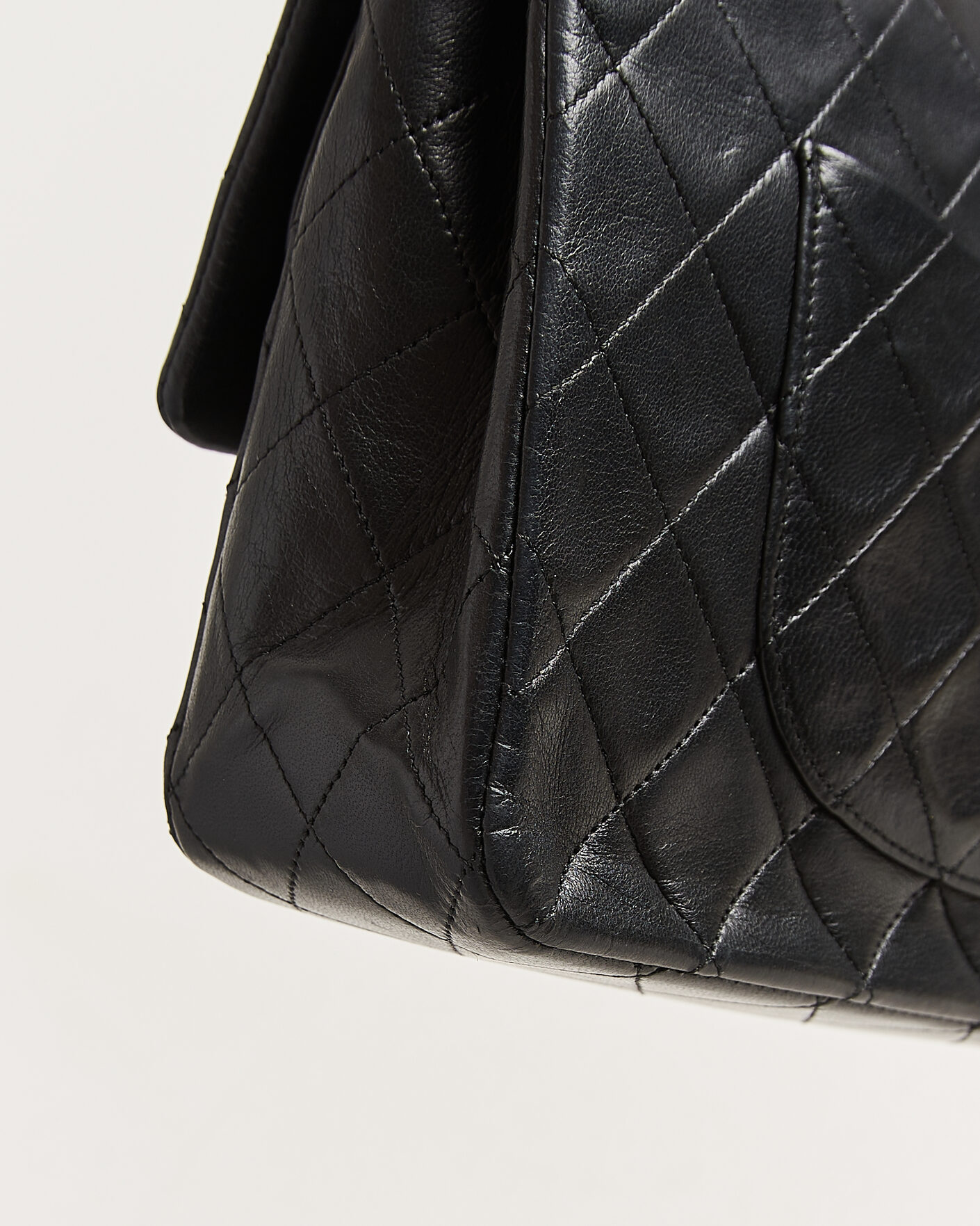 Homme | Chanel Pre-Owned Classic Medium Double Flap Bag Lambskin Black | Chanel Pre-Owned | Classic Medium Double Flap Bag Lambskin Black