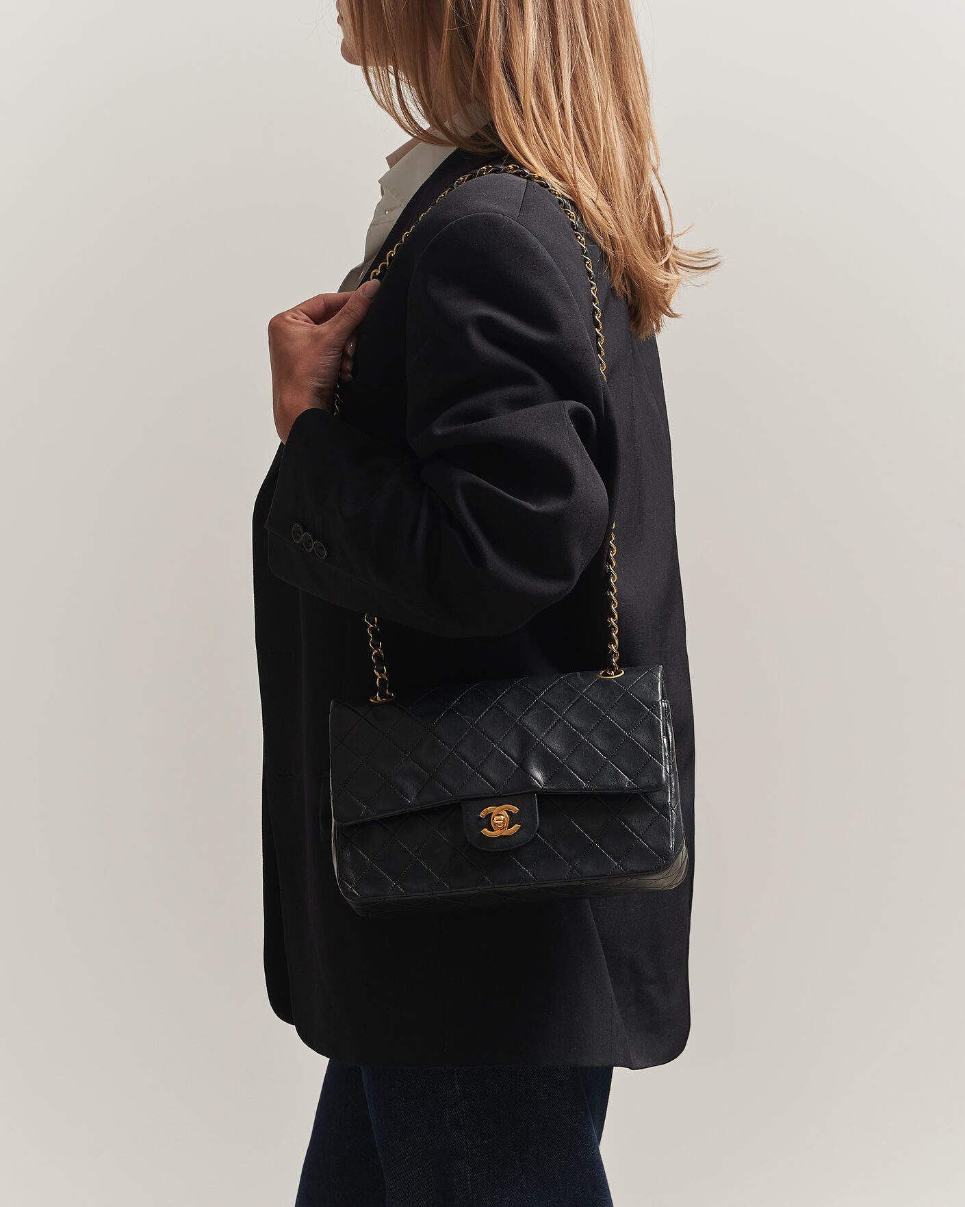 Homme | Pre-Owned & Vintage Bags | Chanel Pre-Owned | Classic Medium Double Flap Bag Lambskin Black
