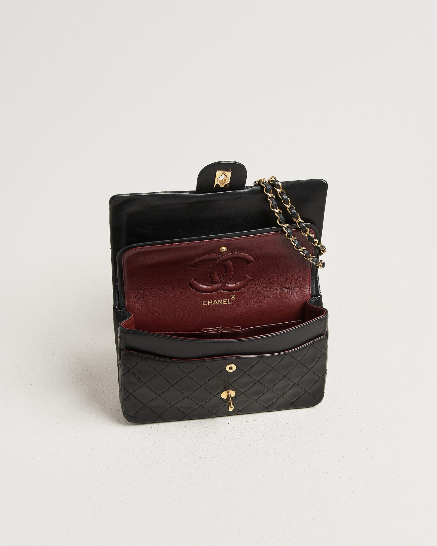 Homme | Chanel Pre-Owned Classic Medium Double Flap Bag Lambskin Black | Chanel Pre-Owned | Classic Medium Double Flap Bag Lambskin Black