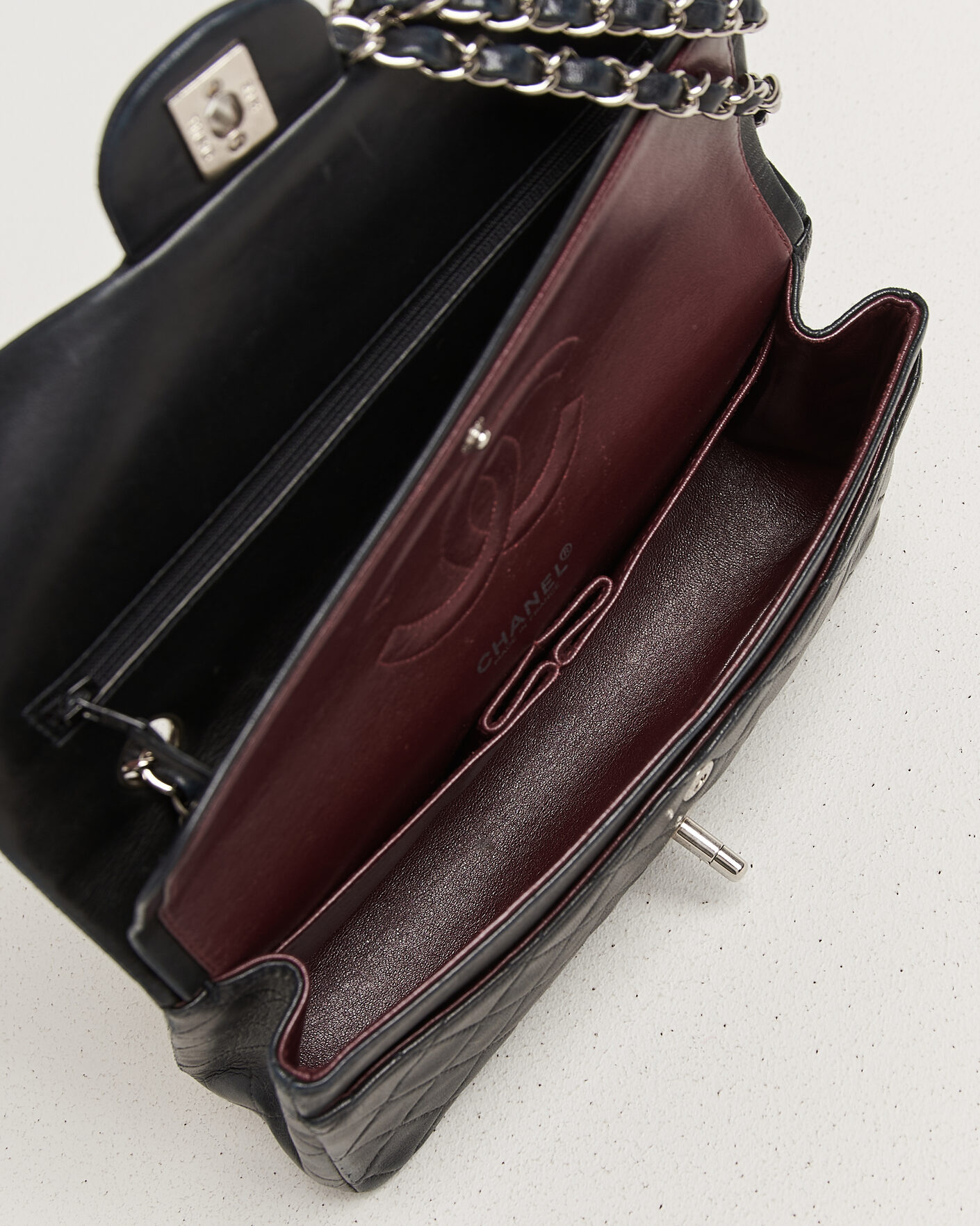 Homme | Pre-Owned & Vintage Bags | Chanel Pre-Owned | Classic Medium Double Flap Bag Lambskin Black