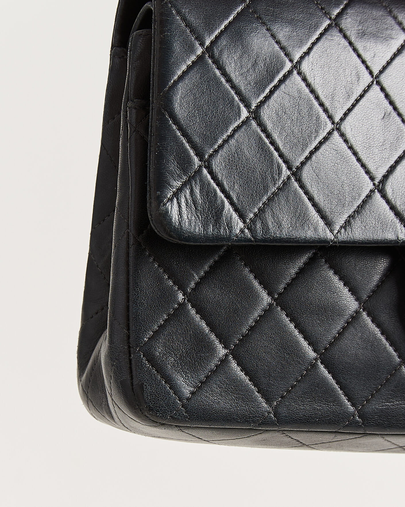 Homme | Pre-Owned & Vintage Bags | Chanel Pre-Owned | Classic Medium Double Flap Bag Lambskin Black