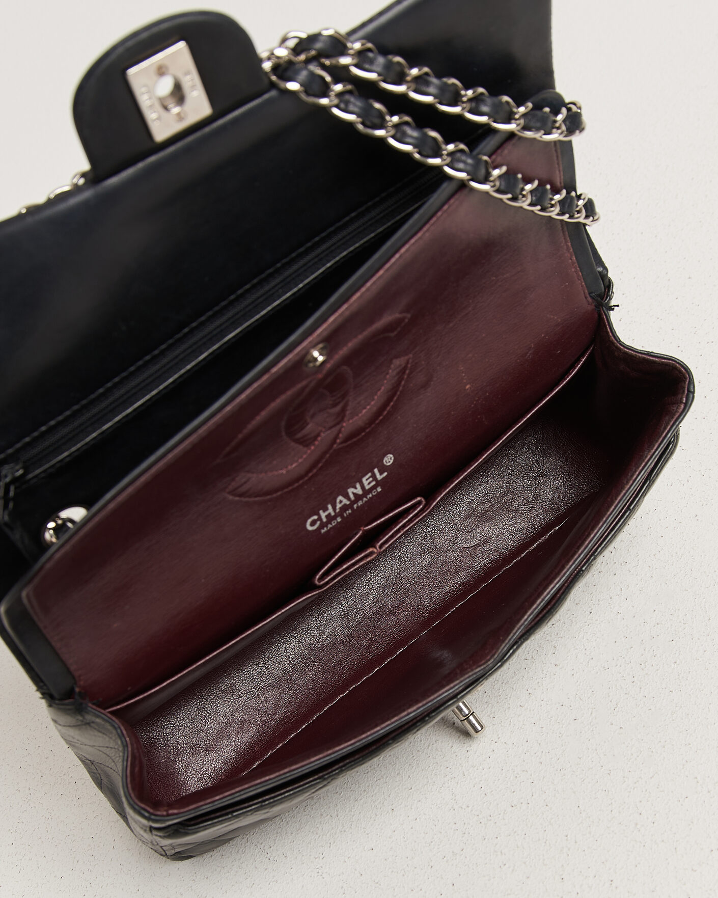 Homme | Pre-Owned & Vintage Bags | Chanel Pre-Owned | Classic Medium Double Flap Bag Lambskin Black