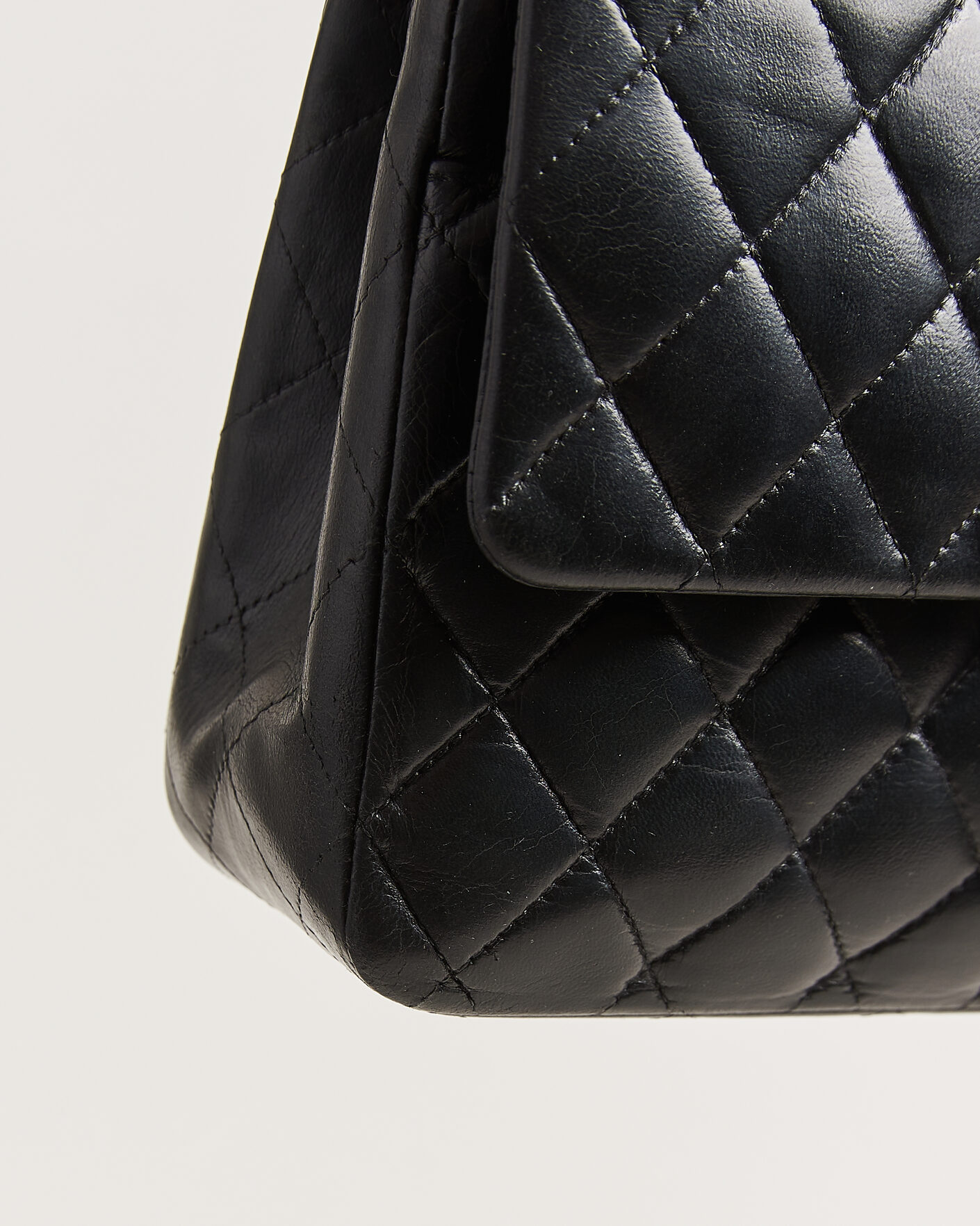 Homme | Pre-Owned & Vintage Bags | Chanel Pre-Owned | Classic Medium Double Flap Bag Lambskin Black