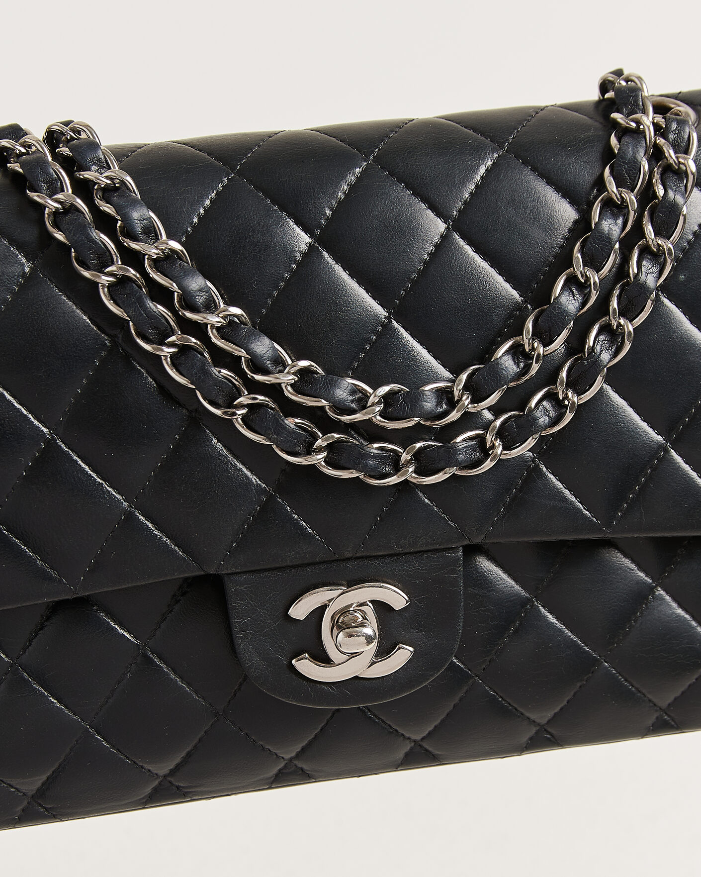Homme | Pre-Owned & Vintage Bags | Chanel Pre-Owned | Classic Medium Double Flap Bag Lambskin Black