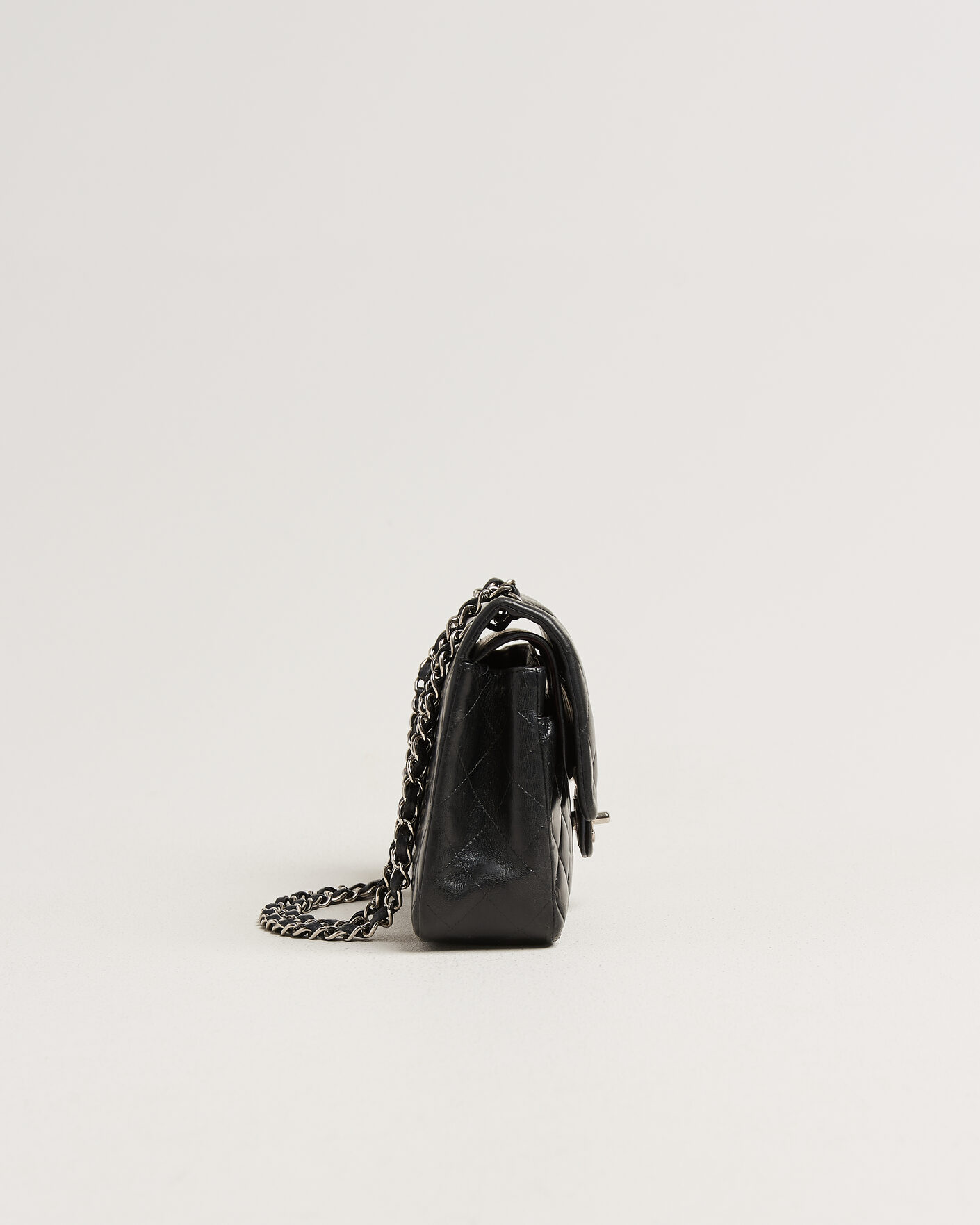 Homme | Pre-Owned & Vintage Bags | Chanel Pre-Owned | Classic Medium Double Flap Bag Lambskin Black