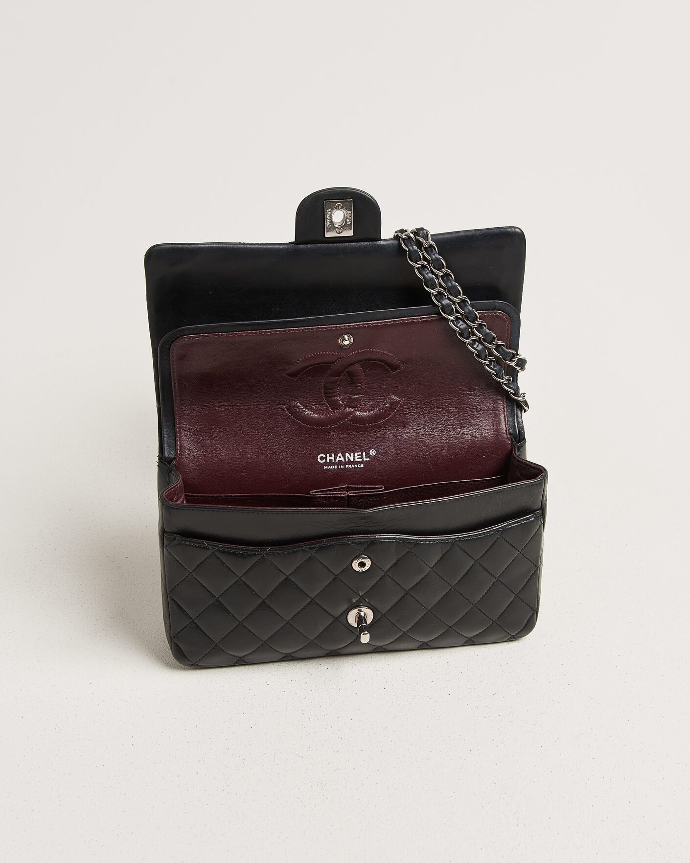 Homme | Pre-Owned & Vintage Bags | Chanel Pre-Owned | Classic Medium Double Flap Bag Lambskin Black