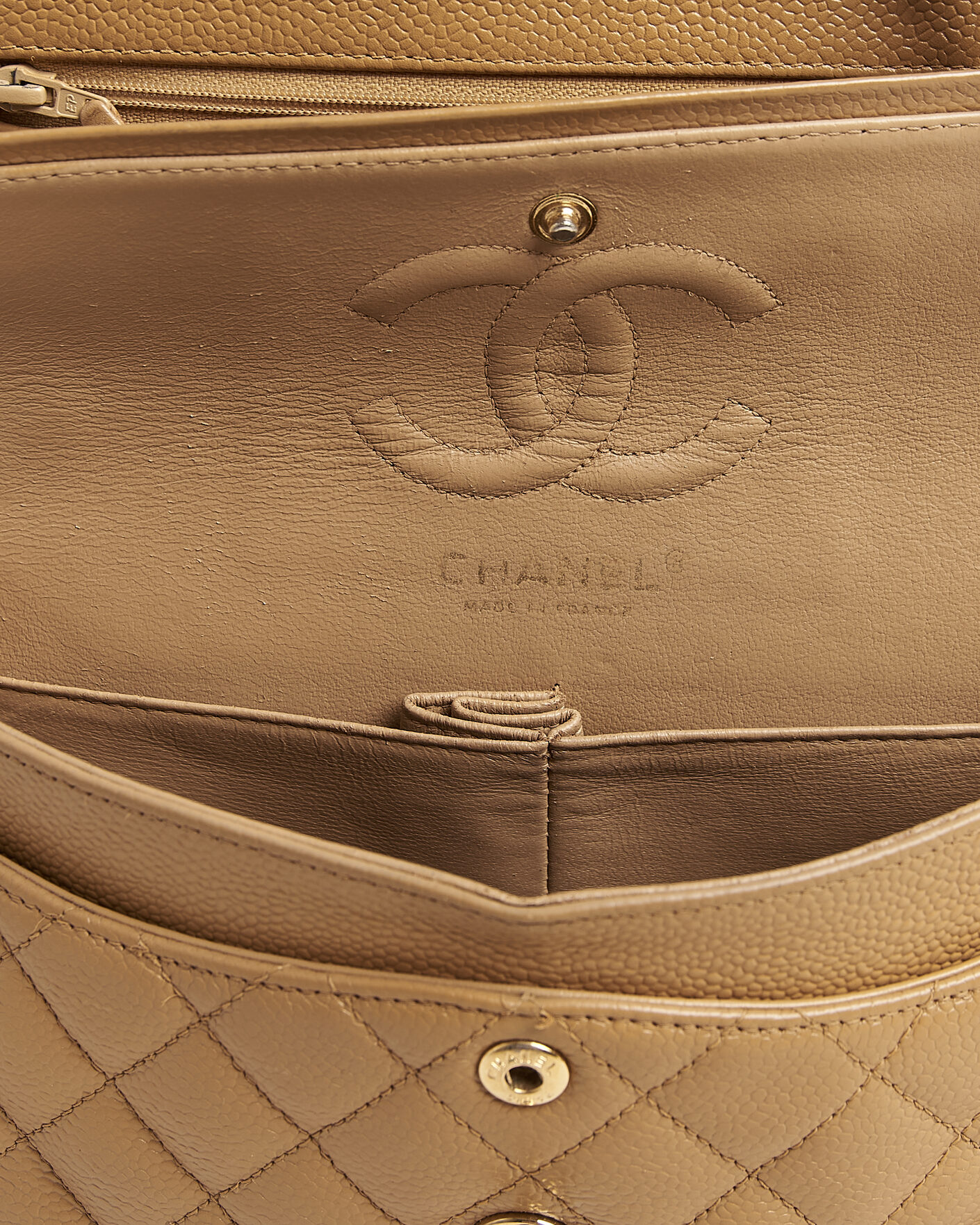 Homme | Pre-Owned & Vintage Bags | Chanel Pre-Owned | Classic Small Double Flap Bag Caviar Leather Beige