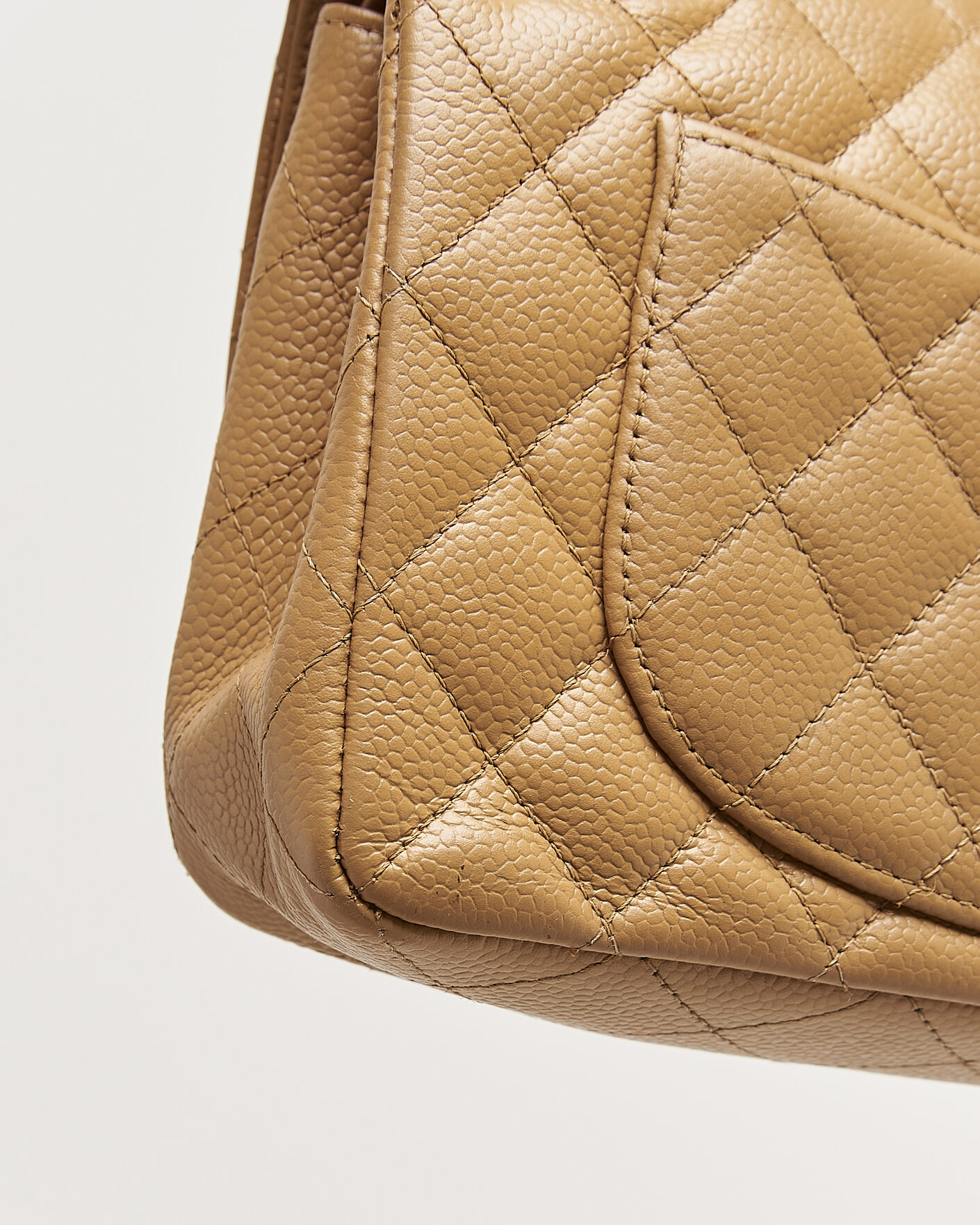 Homme | Pre-Owned & Vintage Bags | Chanel Pre-Owned | Classic Small Double Flap Bag Caviar Leather Beige