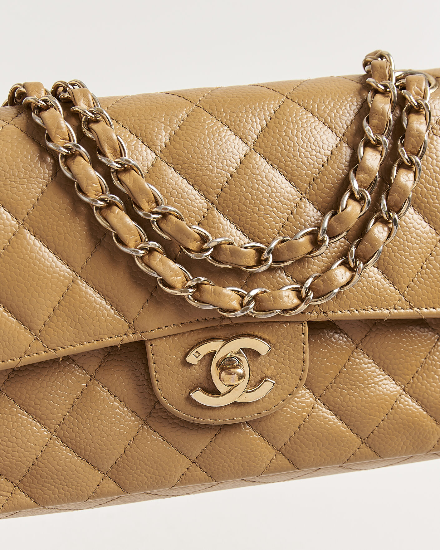 Homme | Pre-Owned & Vintage Bags | Chanel Pre-Owned | Classic Small Double Flap Bag Caviar Leather Beige