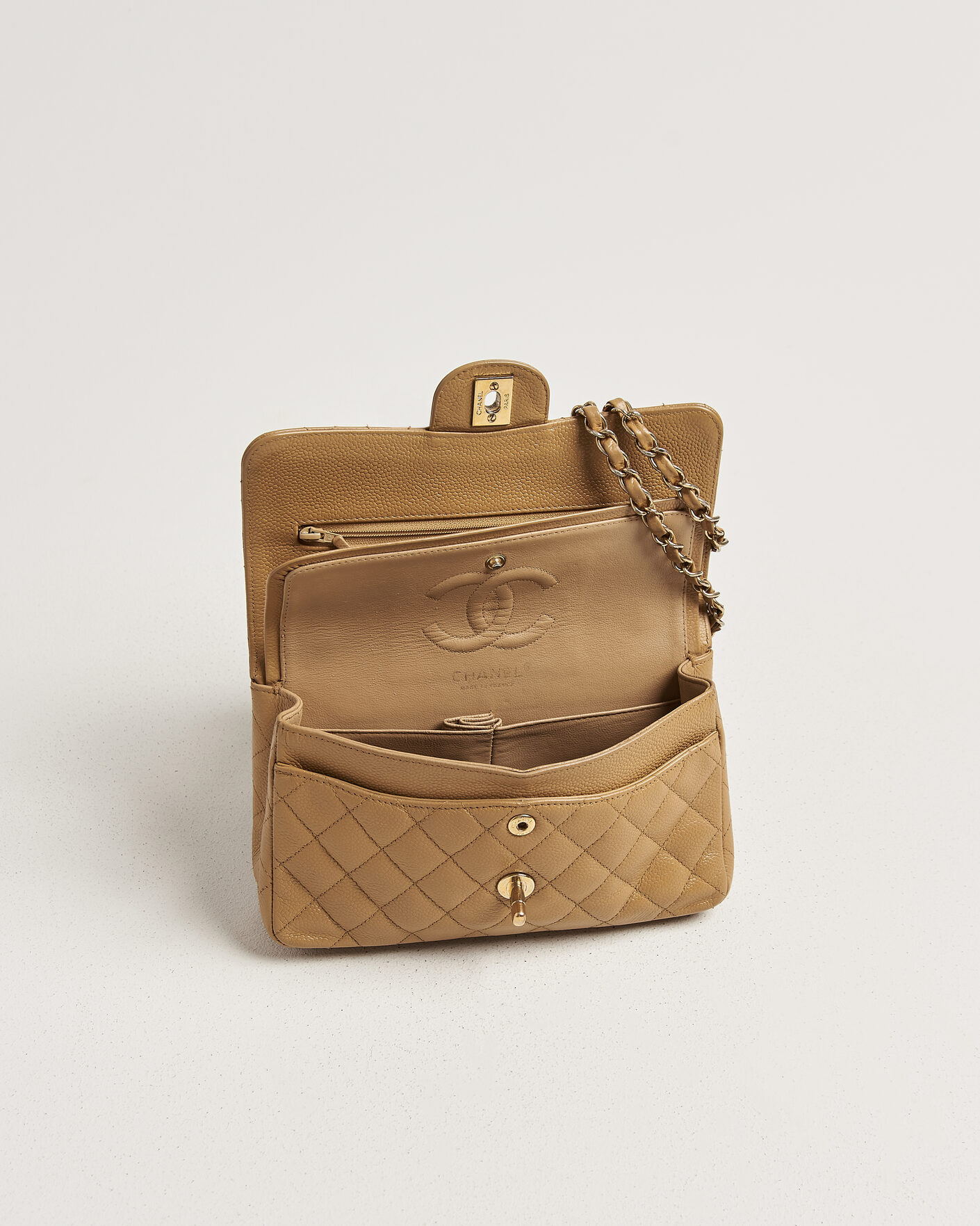 Homme | Pre-Owned & Vintage Bags | Chanel Pre-Owned | Classic Small Double Flap Bag Caviar Leather Beige