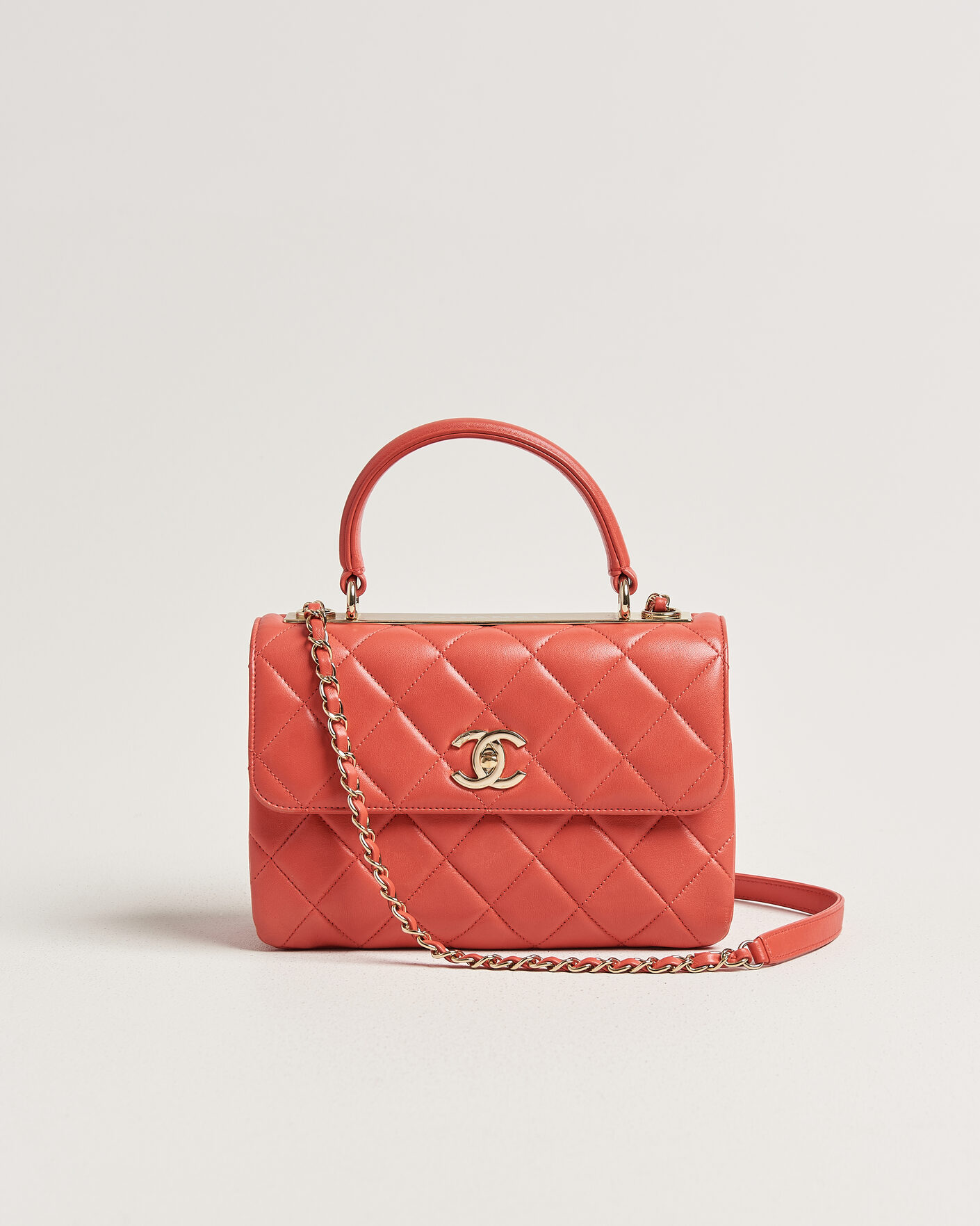 Homme | Pre-Owned & Vintage Bags | Chanel Pre-Owned | Trendy CC Top Handle Bag Coral
