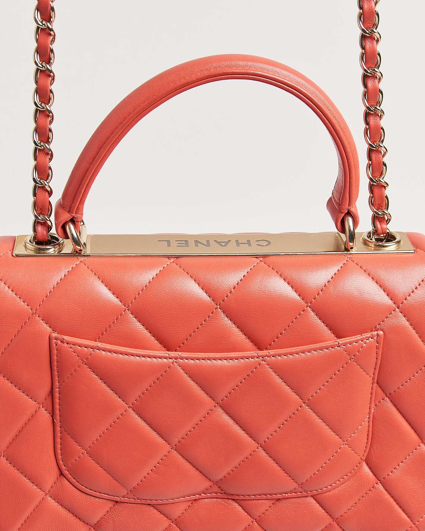 Homme | Pre-Owned & Vintage Bags | Chanel Pre-Owned | Trendy CC Top Handle Bag Coral