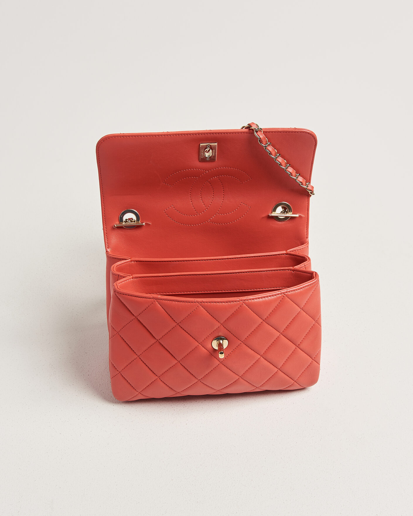 Homme | Pre-Owned & Vintage Bags | Chanel Pre-Owned | Trendy CC Top Handle Bag Coral
