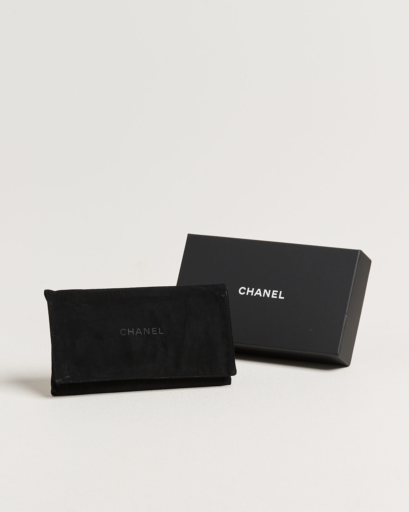 Homme | Pre-Owned & Vintage Bags | Chanel Pre-Owned | Classic Trifold Flap Wallet Caviar Leather Black