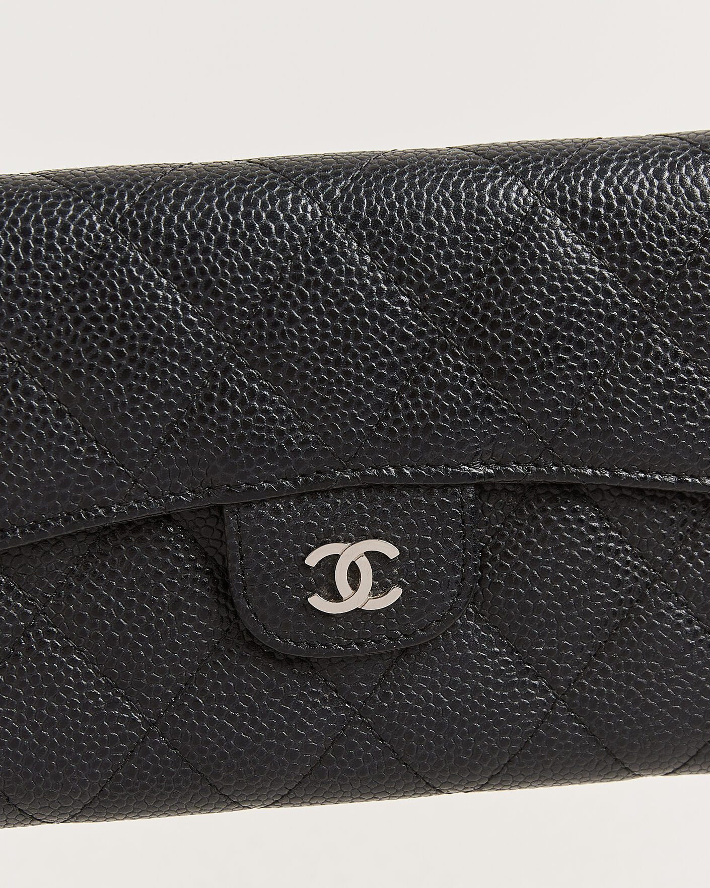 Homme | Pre-Owned & Vintage Bags | Chanel Pre-Owned | Classic Trifold Flap Wallet Caviar Leather Black