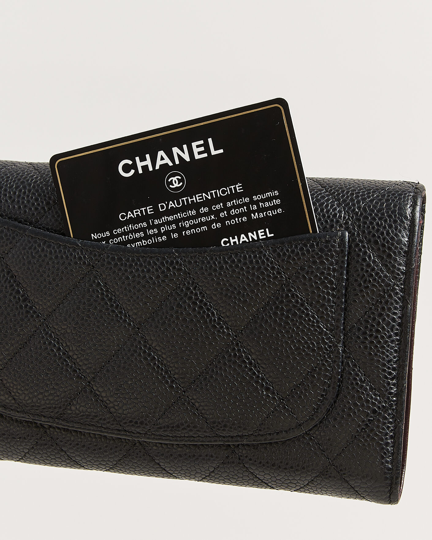 Homme | Pre-Owned & Vintage Bags | Chanel Pre-Owned | Classic Trifold Flap Wallet Caviar Leather Black