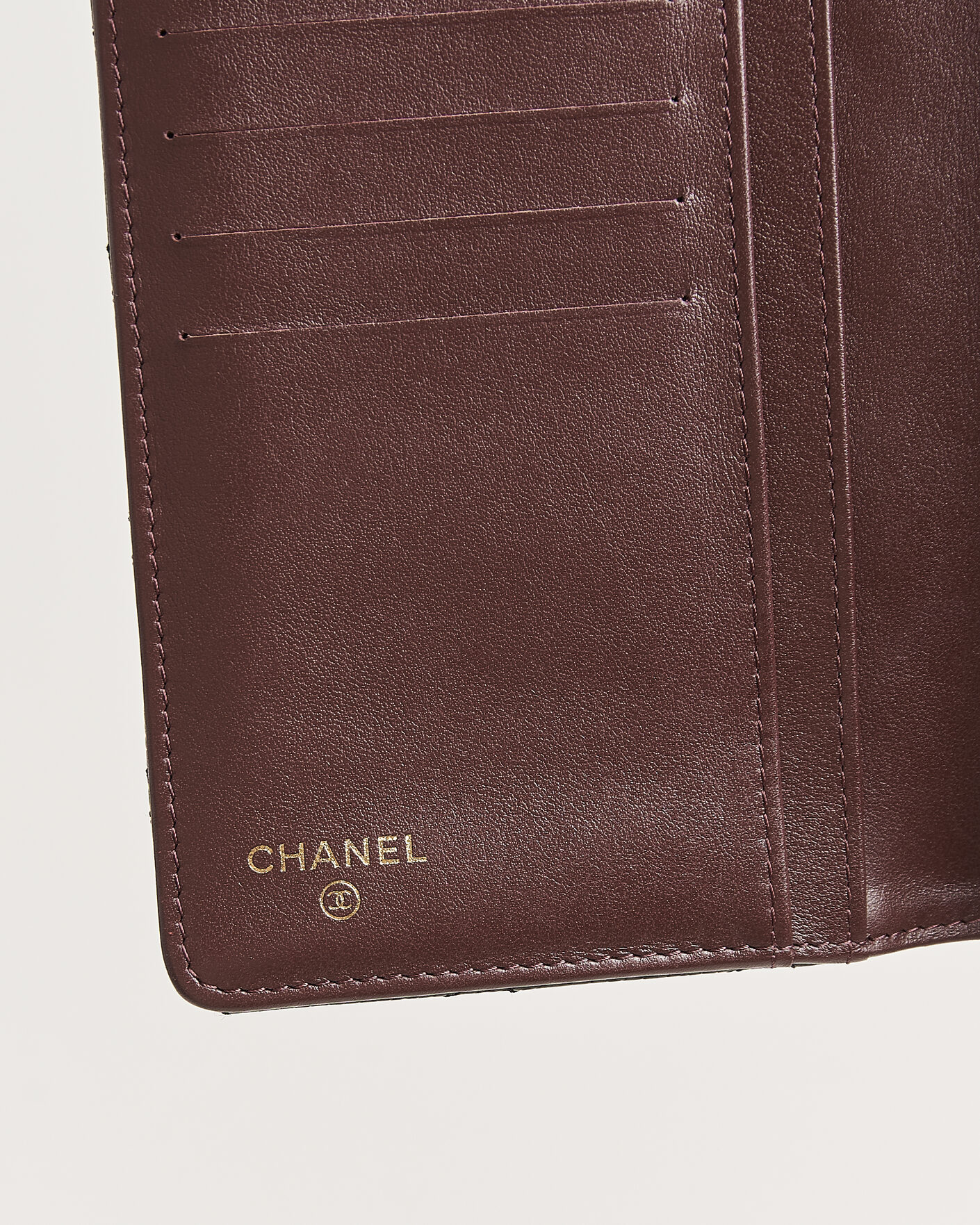 Homme | Pre-Owned & Vintage Bags | Chanel Pre-Owned | Classic Bifold Wallet Caviar Leather Black