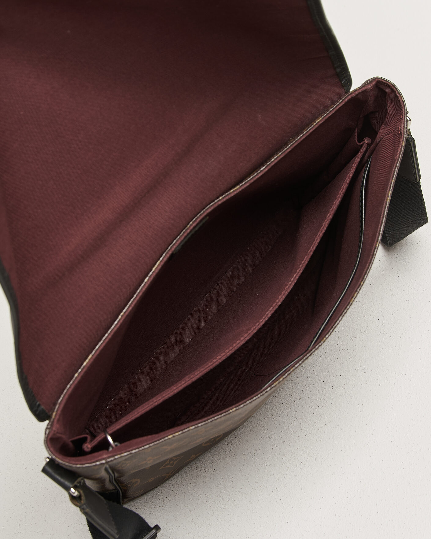 Homme | Pre-Owned & Vintage Bags | Louis Vuitton Pre-Owned | Abbesses Messenger Bag Monogram Macassar