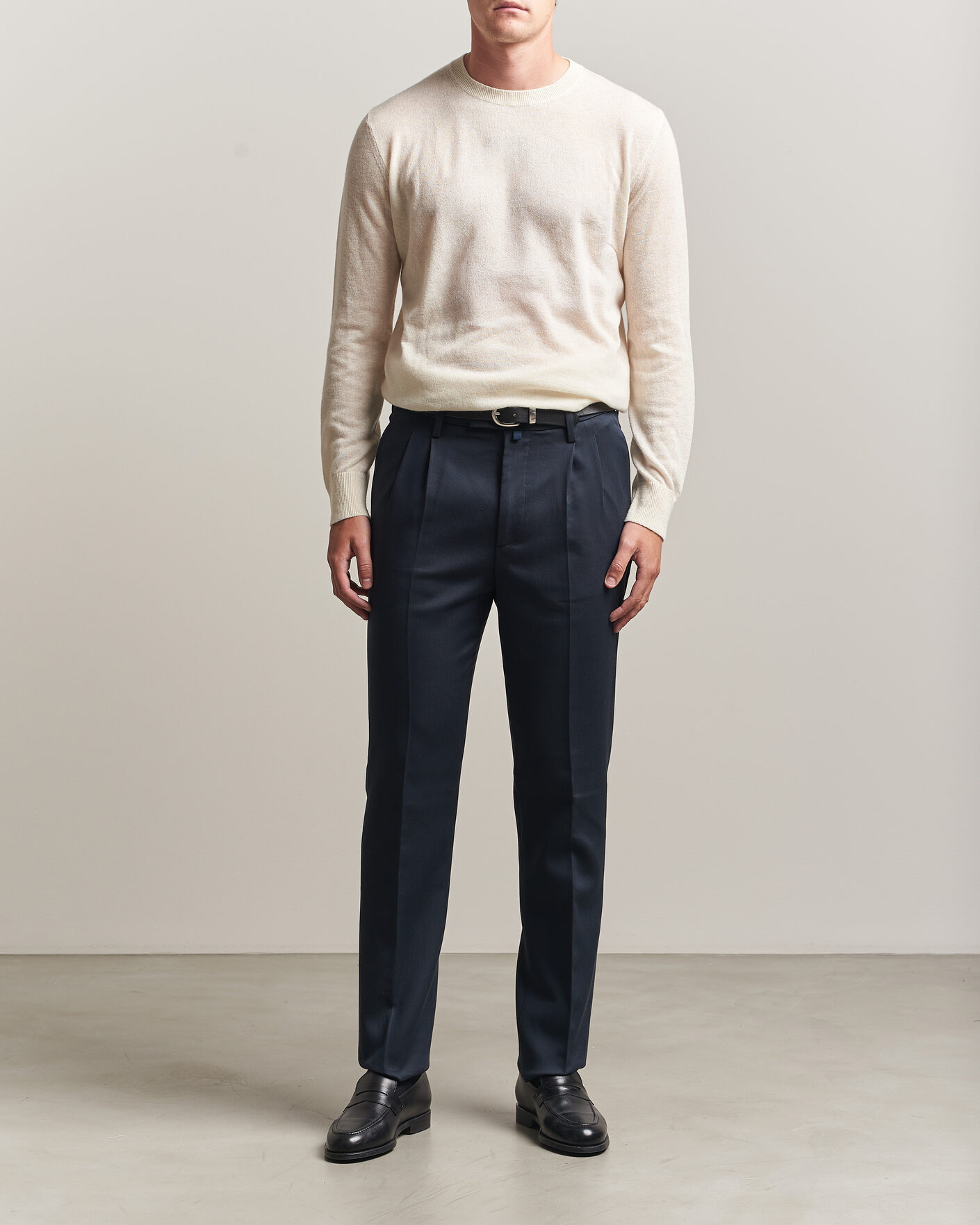 Homme | Pantalons | Jacob Cohën | Lucas Pleated Cotton Gabardine Trousers Navy