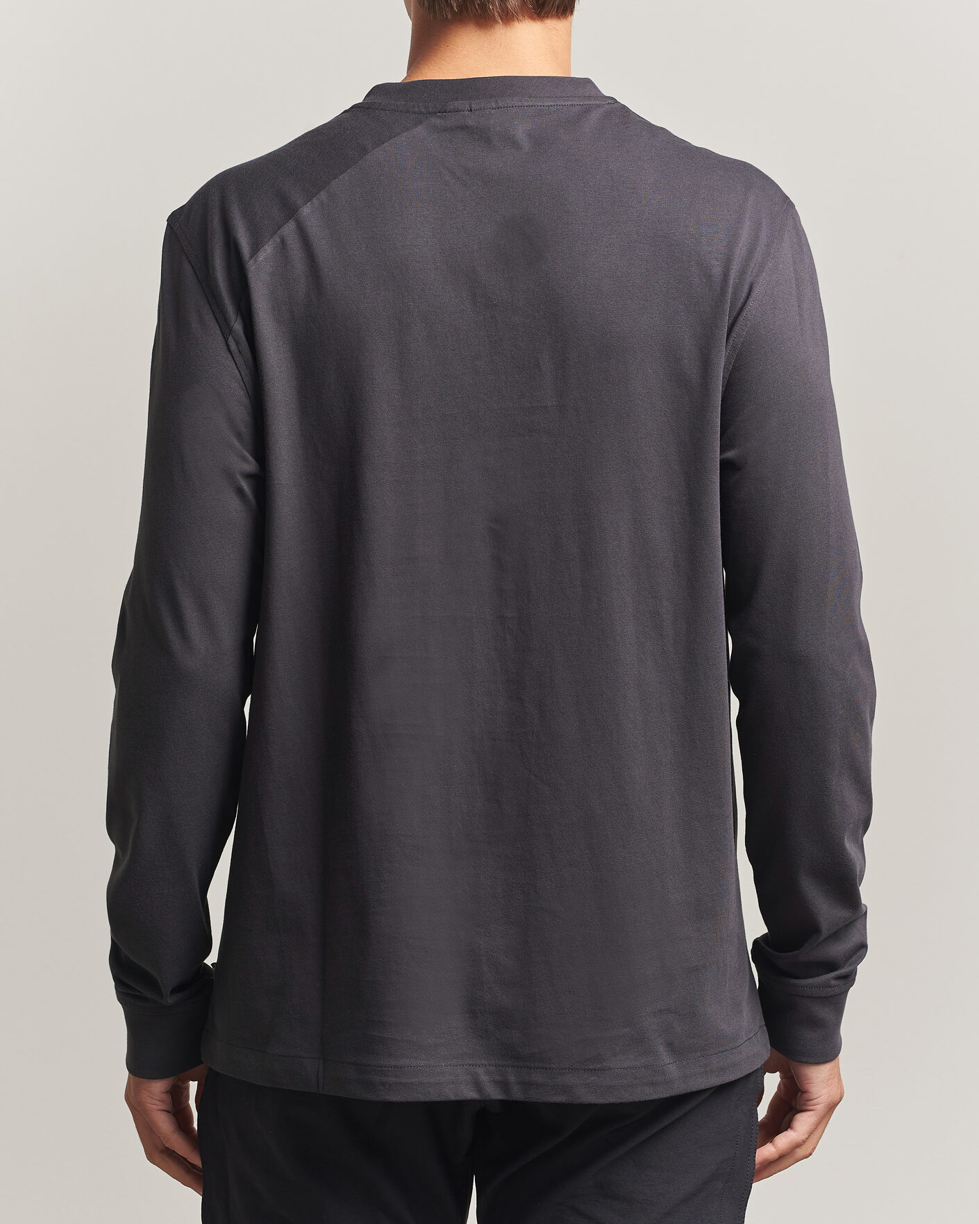 Homme | T-shirts | Klättermusen | Root Long Sleeve Logo T-Shirt Raven