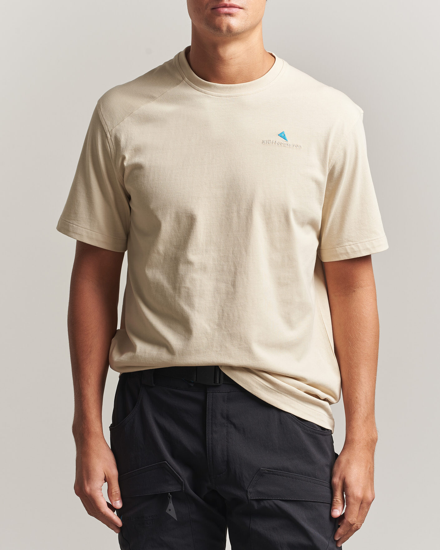 Homme | T-shirts | Klättermusen | Root Logo T-Shirt Clay
