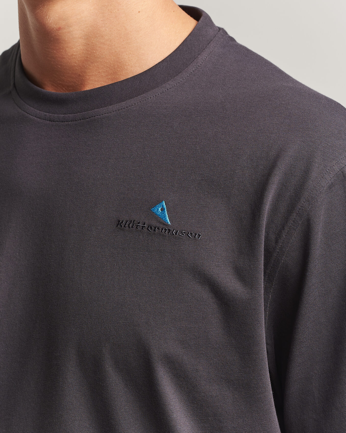 Homme | T-shirts | Klättermusen | Root Logo T-Shirt Raven
