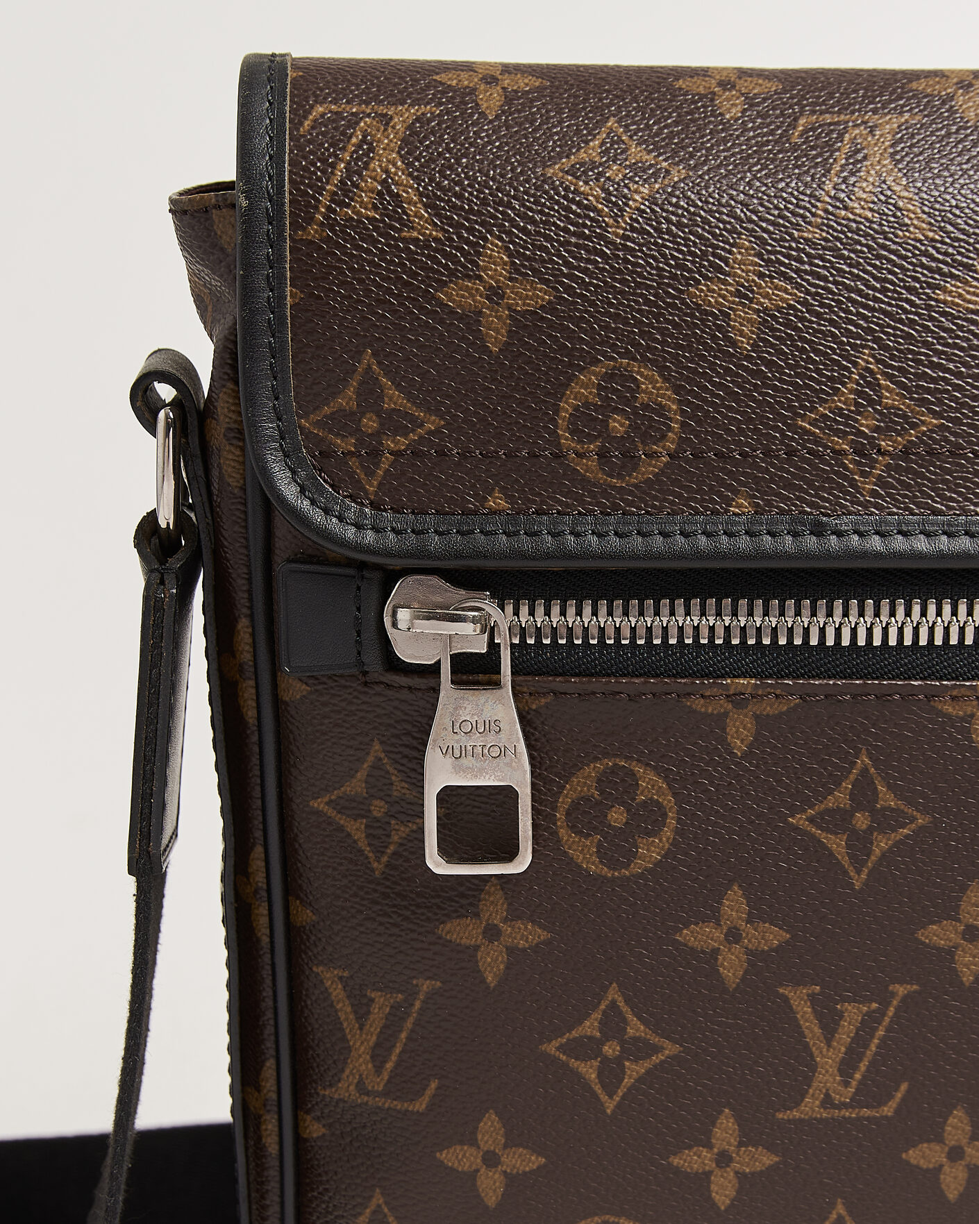 Homme | Pre-Owned & Vintage Bags | Louis Vuitton Pre-Owned | Messenger Bag Monogram Macassar
