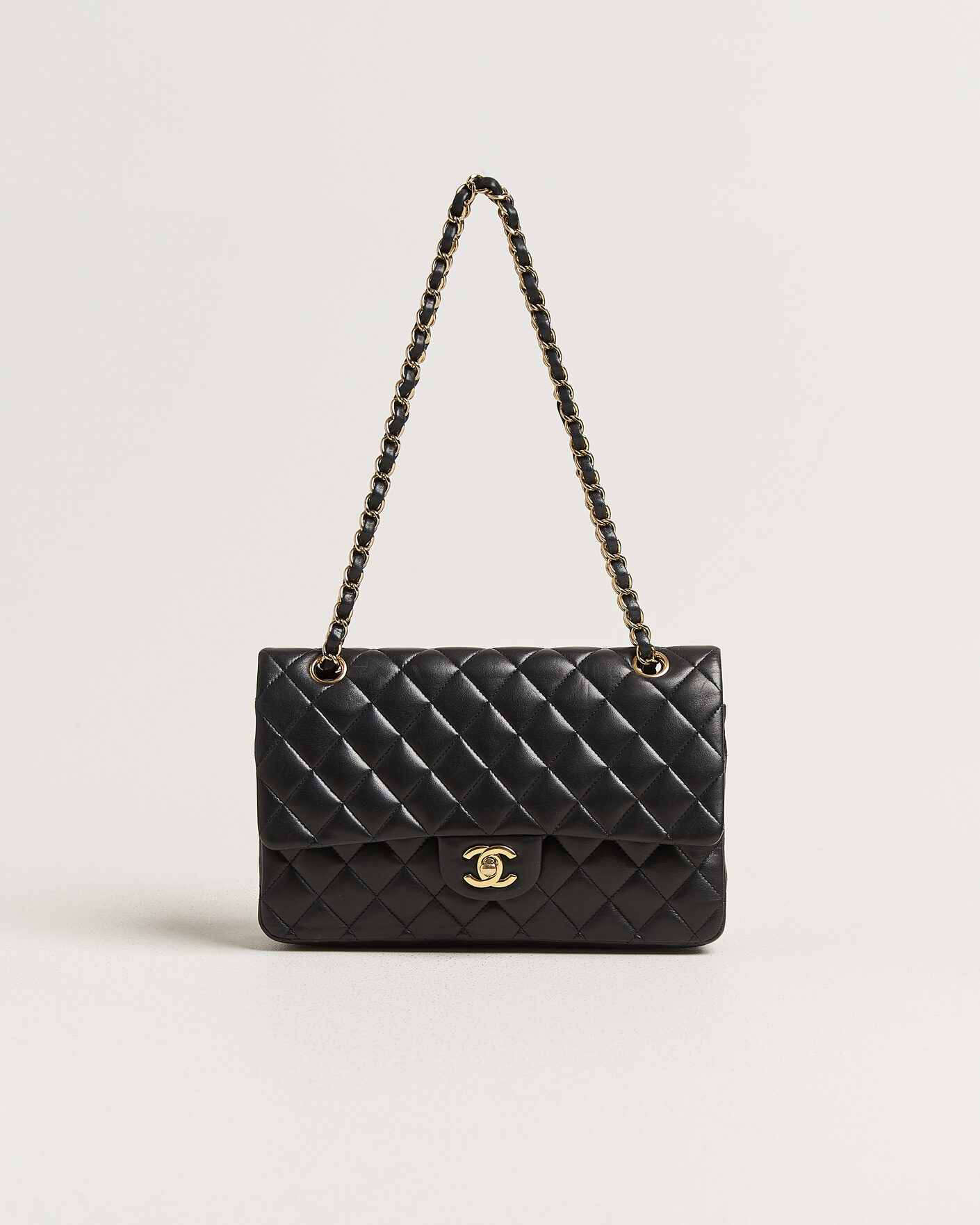 Homme | Chanel Pre-Owned Classic Medium Double Flap Bag Lambskin Black | Chanel Pre-Owned | Classic Medium Double Flap Bag Lambskin Black
