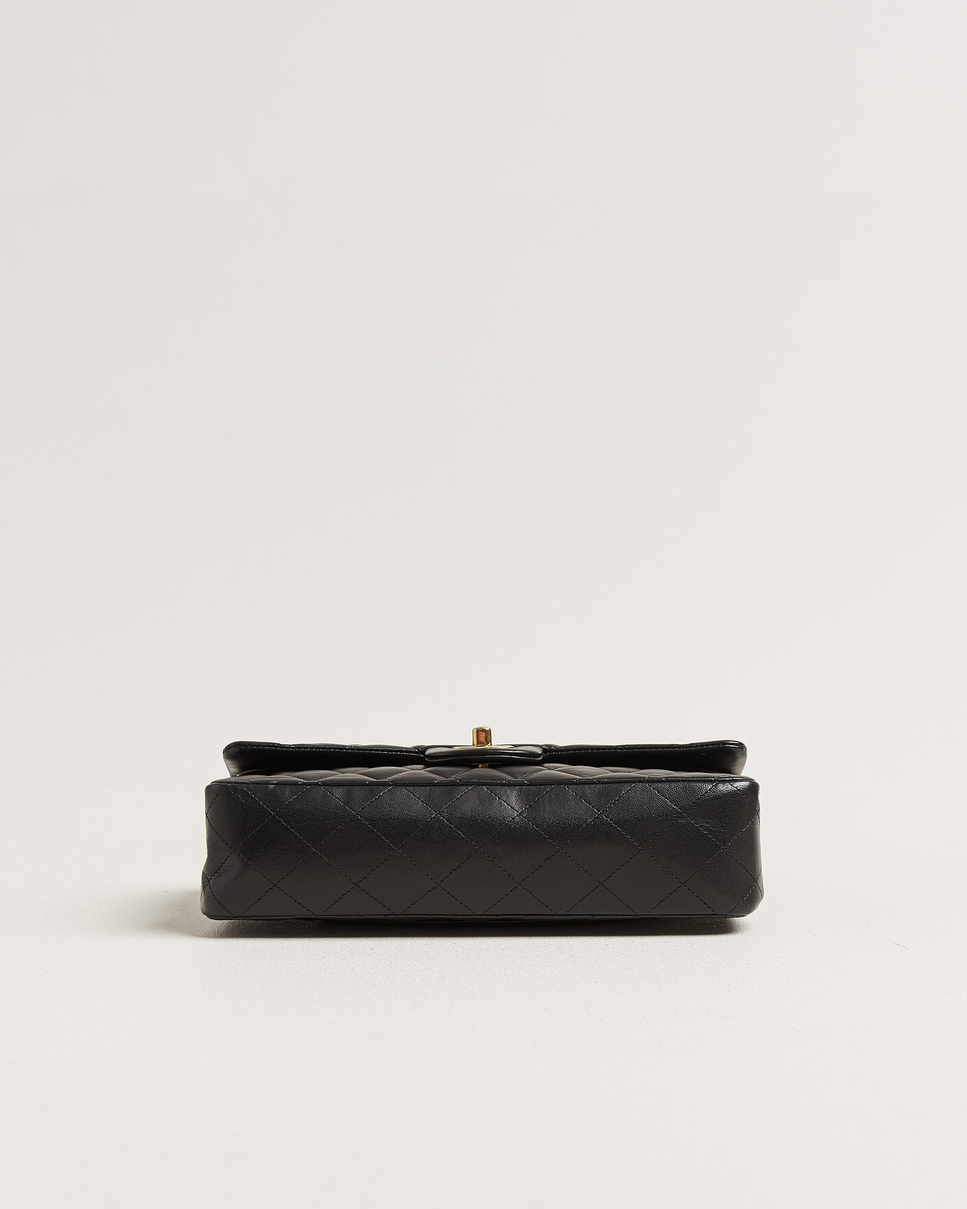 Homme | Pre-Owned & Vintage Bags | Chanel Pre-Owned | Classic Medium Double Flap Bag Lambskin Black
