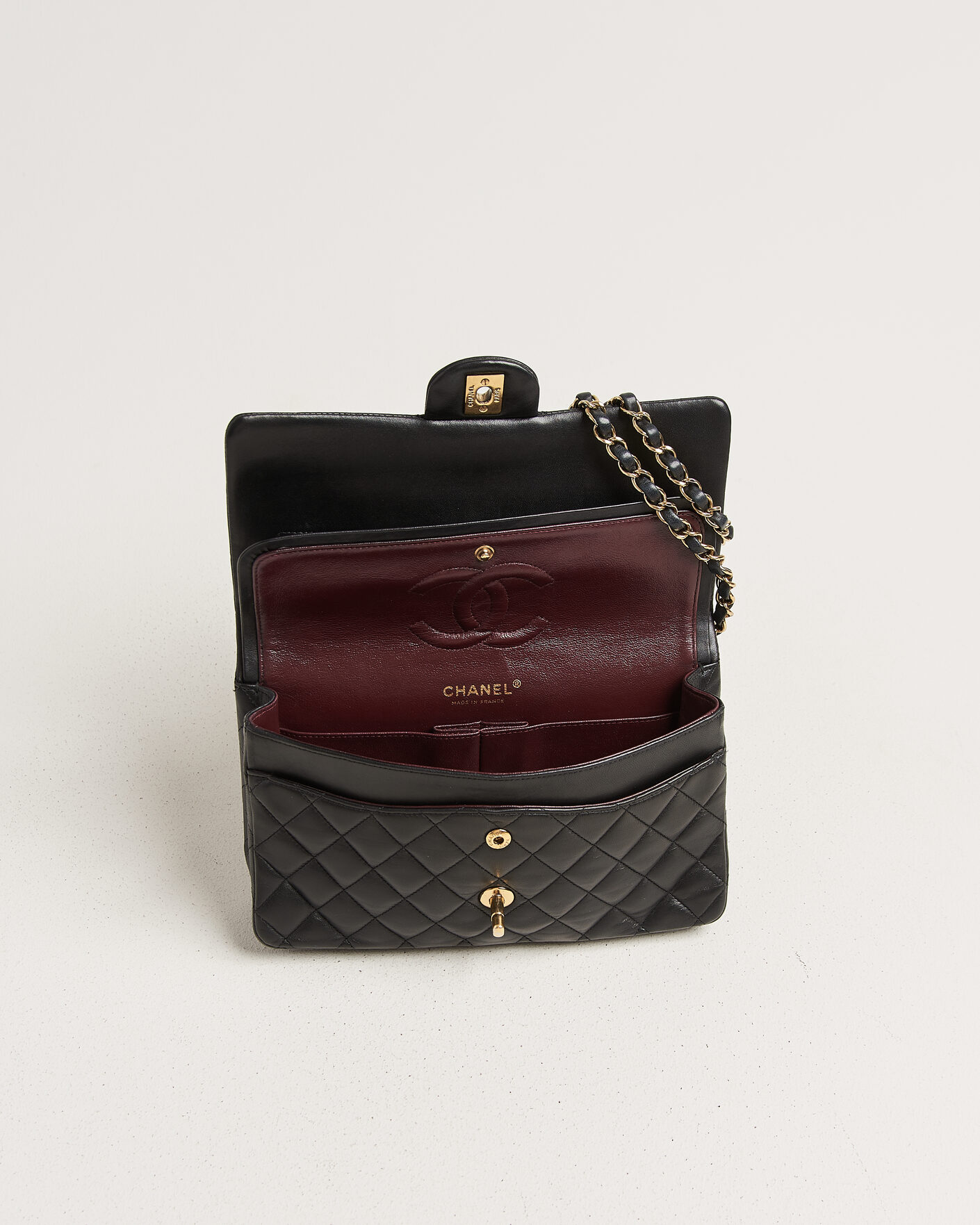 Homme | Pre-Owned & Vintage Bags | Chanel Pre-Owned | Classic Medium Double Flap Bag Lambskin Black