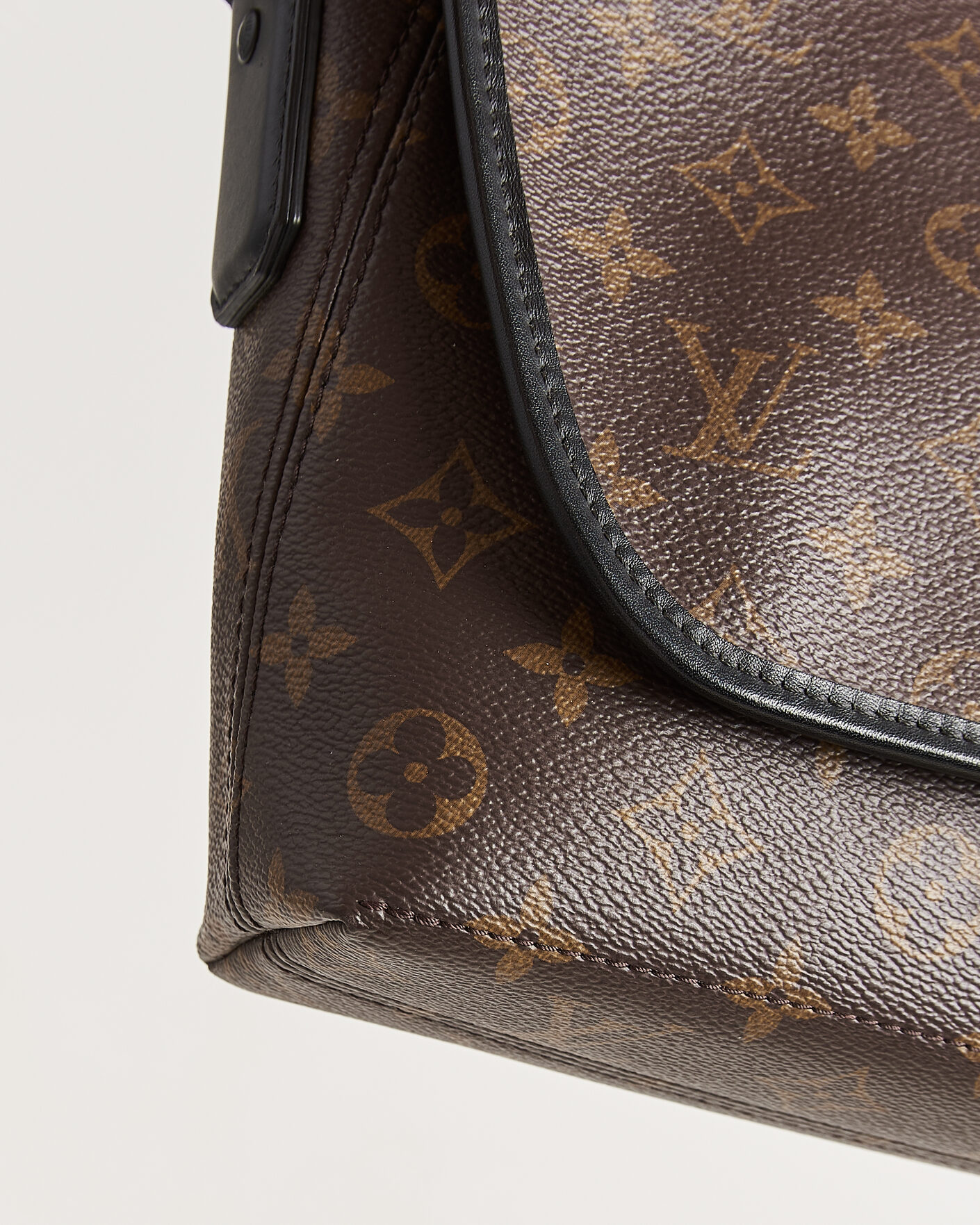 Homme | Pre-Owned & Vintage Bags | Louis Vuitton Pre-Owned | Messenger Bag Monogram Macassar