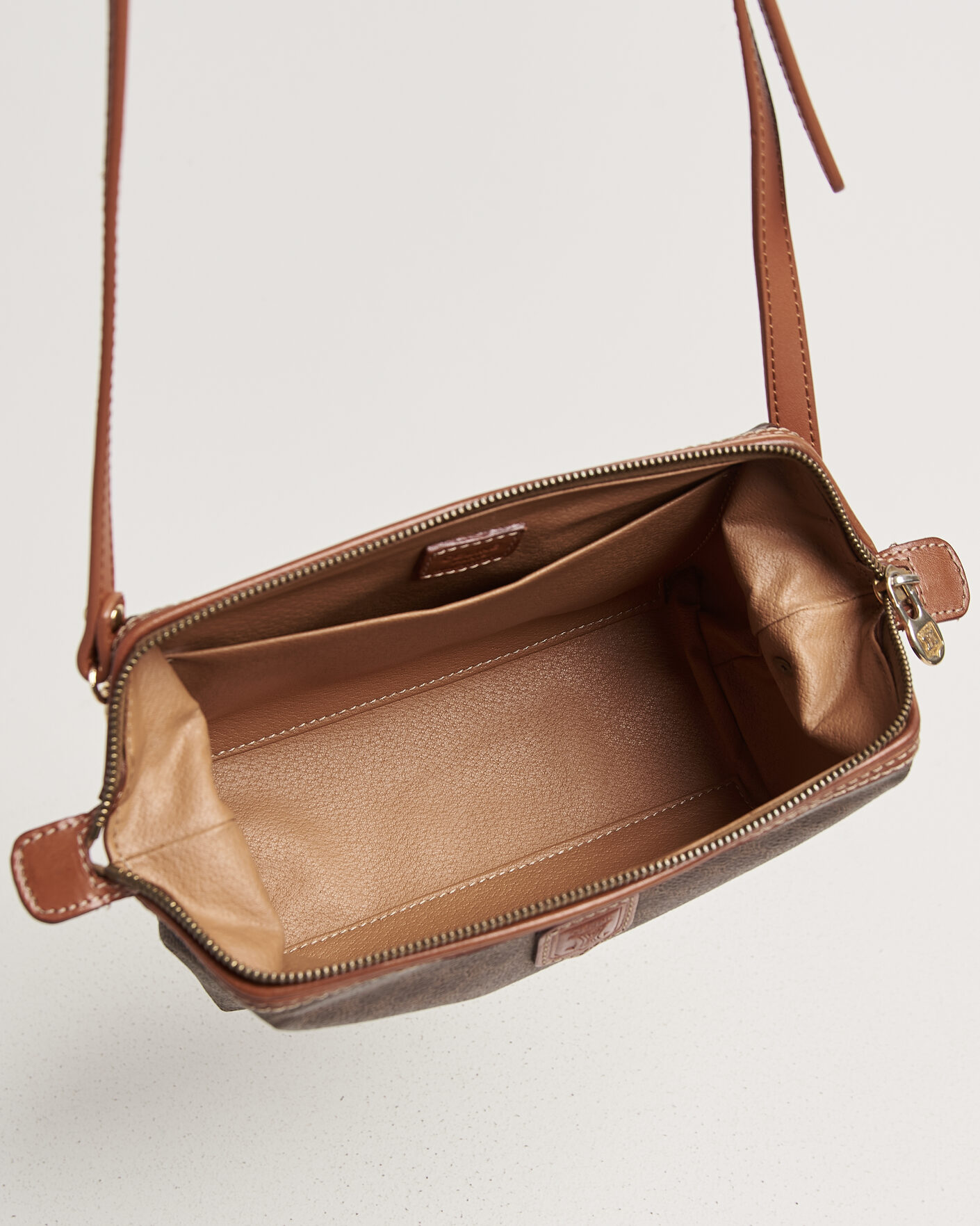 Homme | Pre-Owned & Vintage Bags | Celine Pre-Owned | Macadame Pouch Bag Monogram