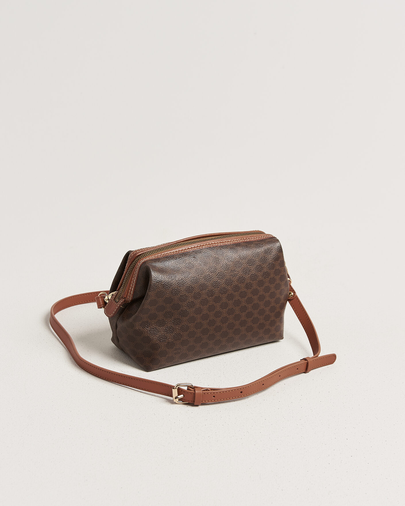 Homme | Pre-Owned & Vintage Bags | Celine Pre-Owned | Macadame Pouch Bag Monogram