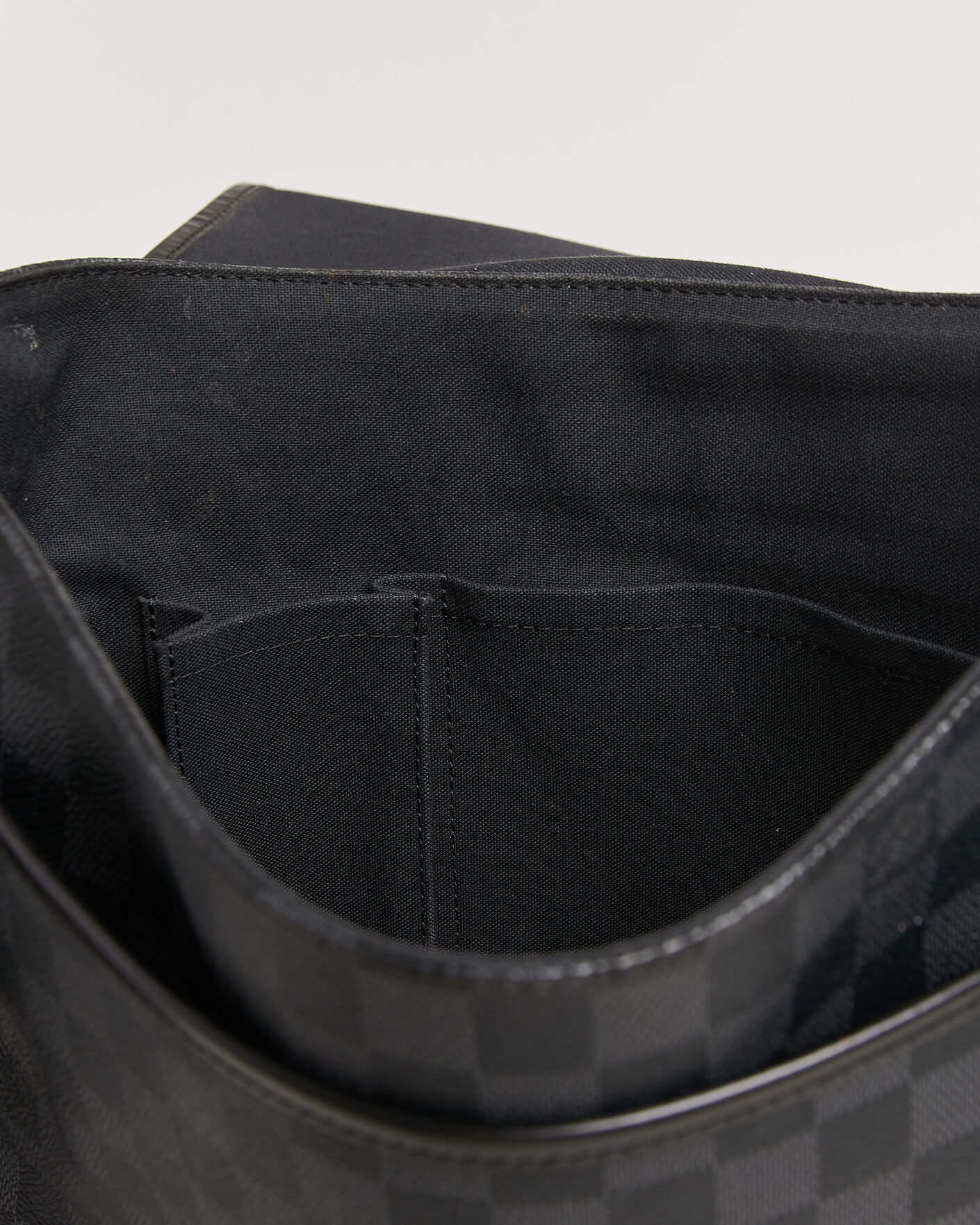 Homme | Pre-Owned & Vintage Bags | Louis Vuitton Pre-Owned | Daniel MM Shoulder Bag Damier Graphite