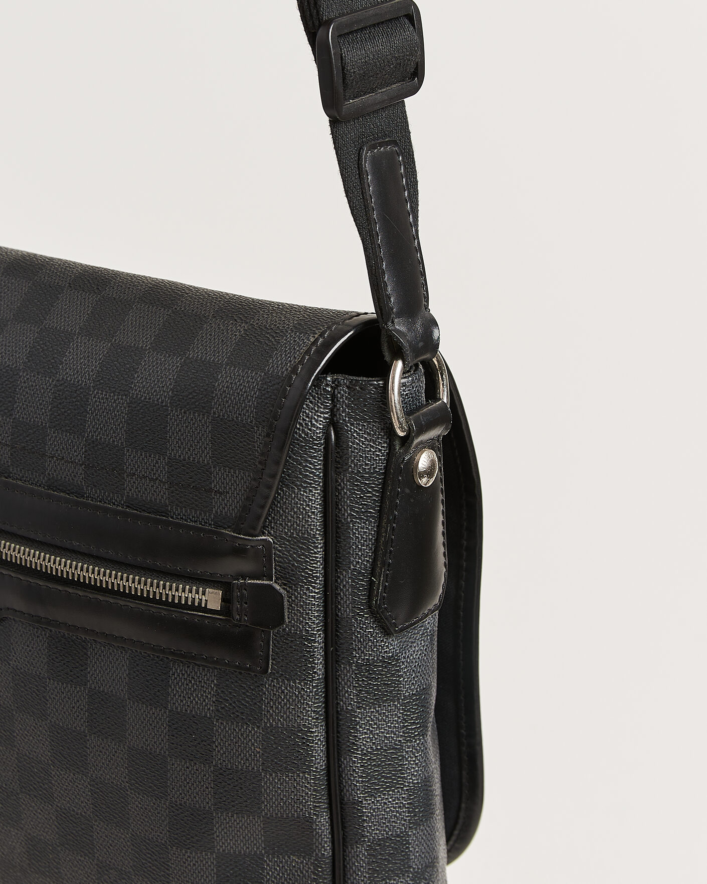 Homme | Pre-Owned & Vintage Bags | Louis Vuitton Pre-Owned | Daniel MM Shoulder Bag Damier Graphite