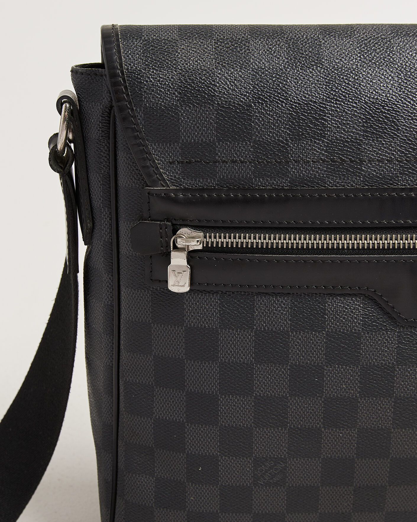 Homme | Pre-Owned & Vintage Bags | Louis Vuitton Pre-Owned | Daniel MM Shoulder Bag Damier Graphite